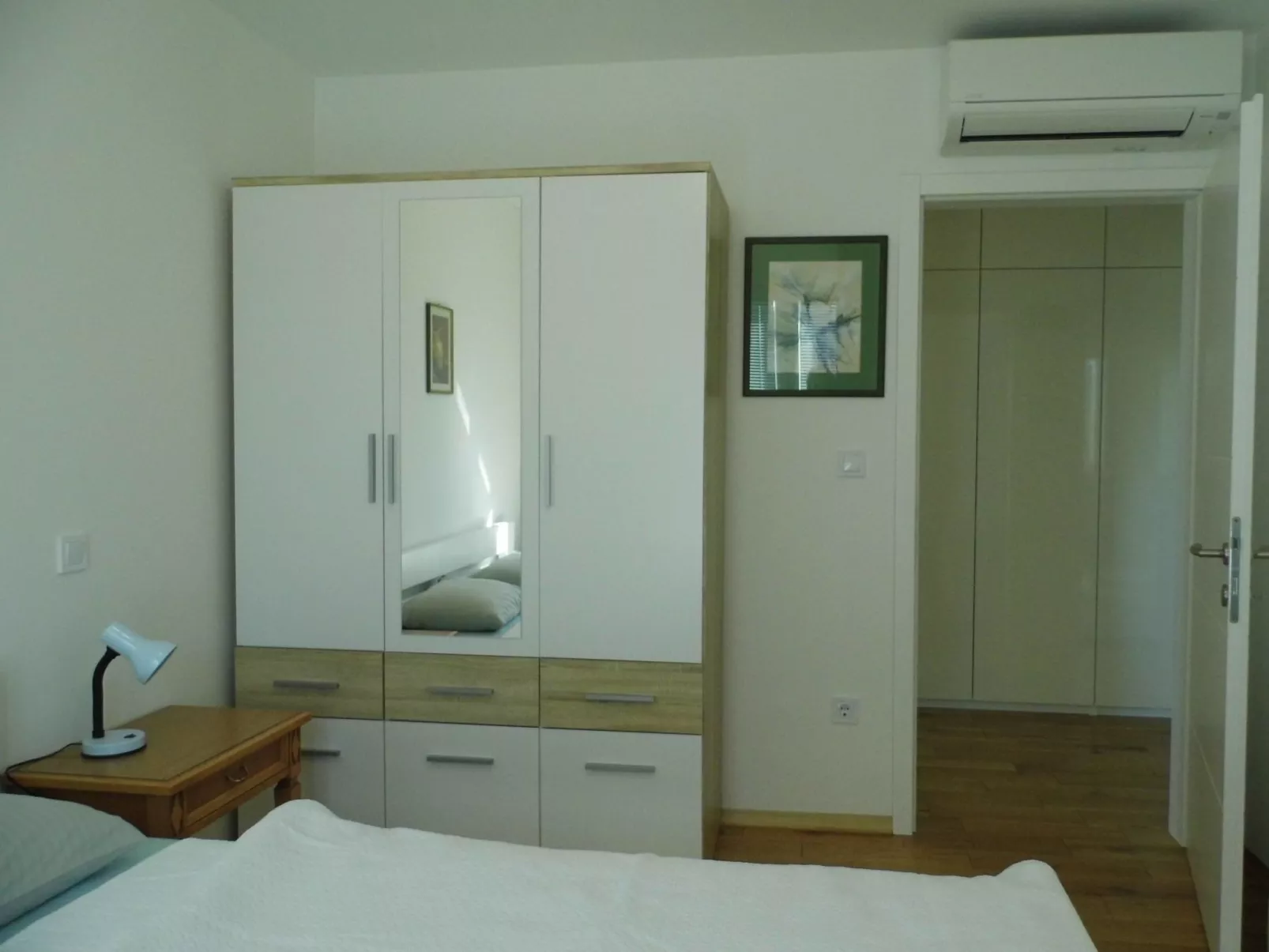 Modernes Apartment mit teilweisem Meerblick-Image-tags.info