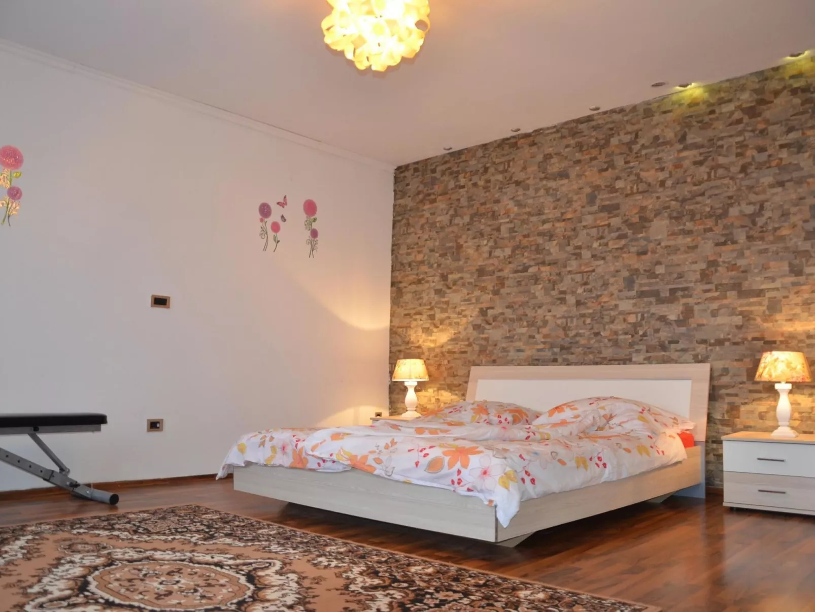 Geräumige Duplexwohnung mit Terrasse und Pool-Drinnen