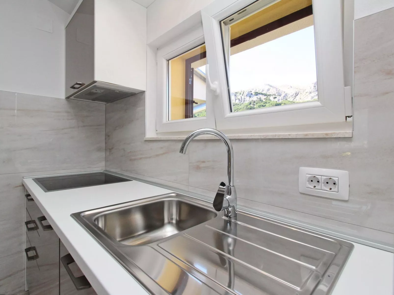 Charmantes Appartement in Baška mit Eigenem Balkon-Dedans
