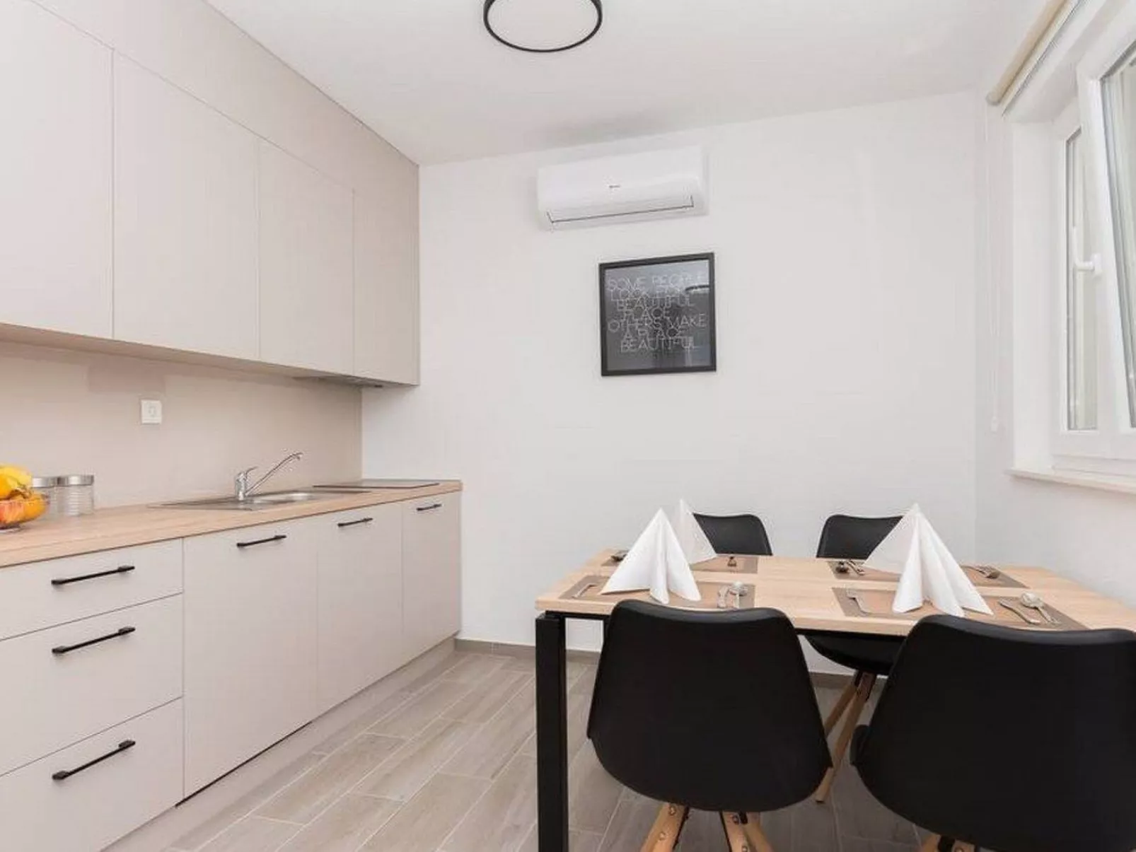 Villa Barisimo Ferienwohnung 2 für 6 Personen 1.-Drinnen