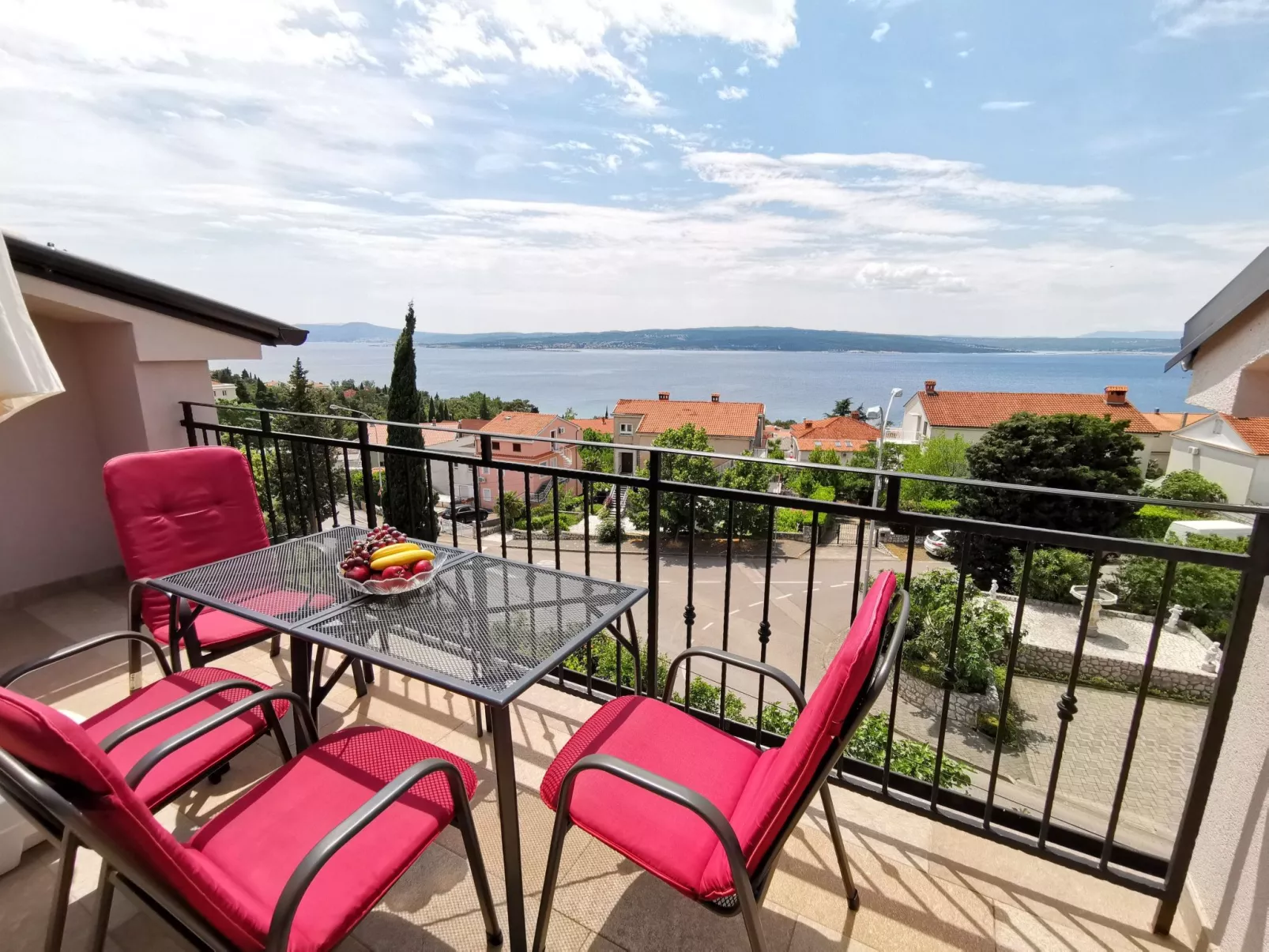 Wohnung in Crikvenica mit Terrasse und Meerblick-Draußen