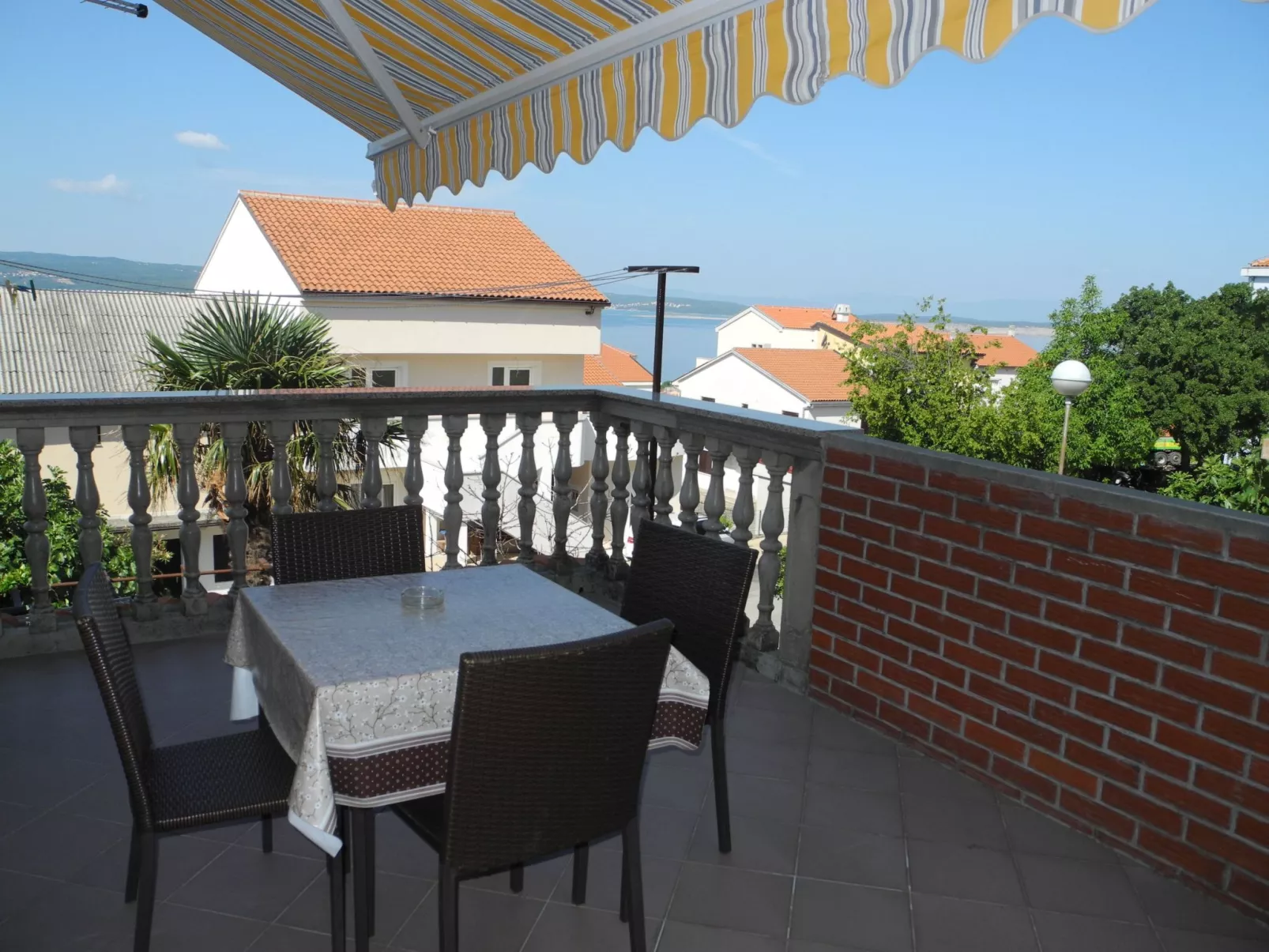 Wohnung in Crikvenica mit Terrasse und Grill-Dehors