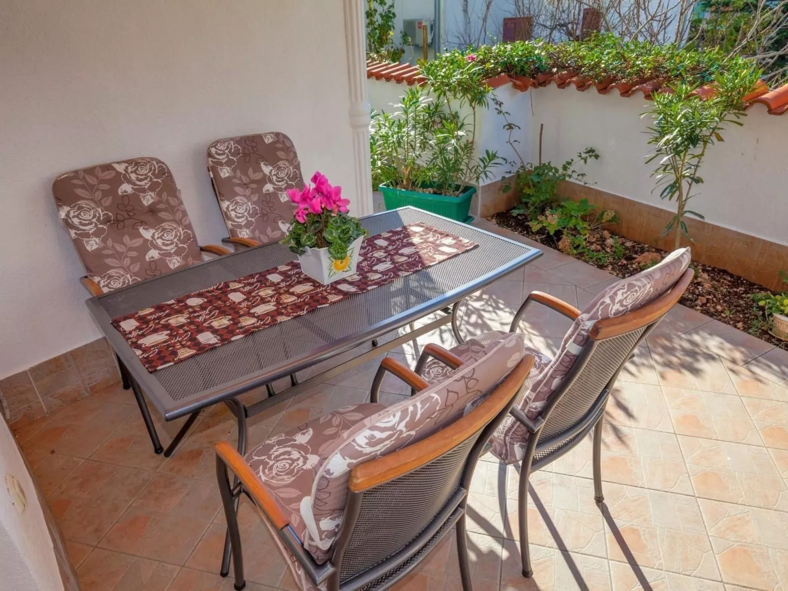 Wohnung mit Balkon und Meerblick-Outside