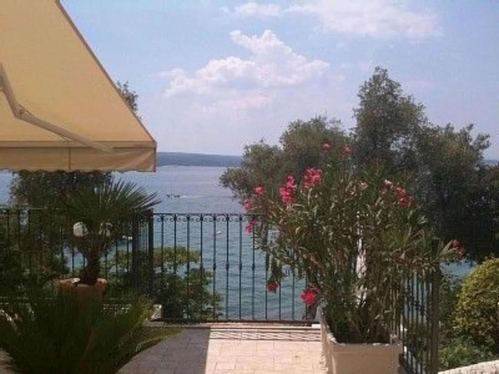 Für vier Personen mit Balkon-Dehors