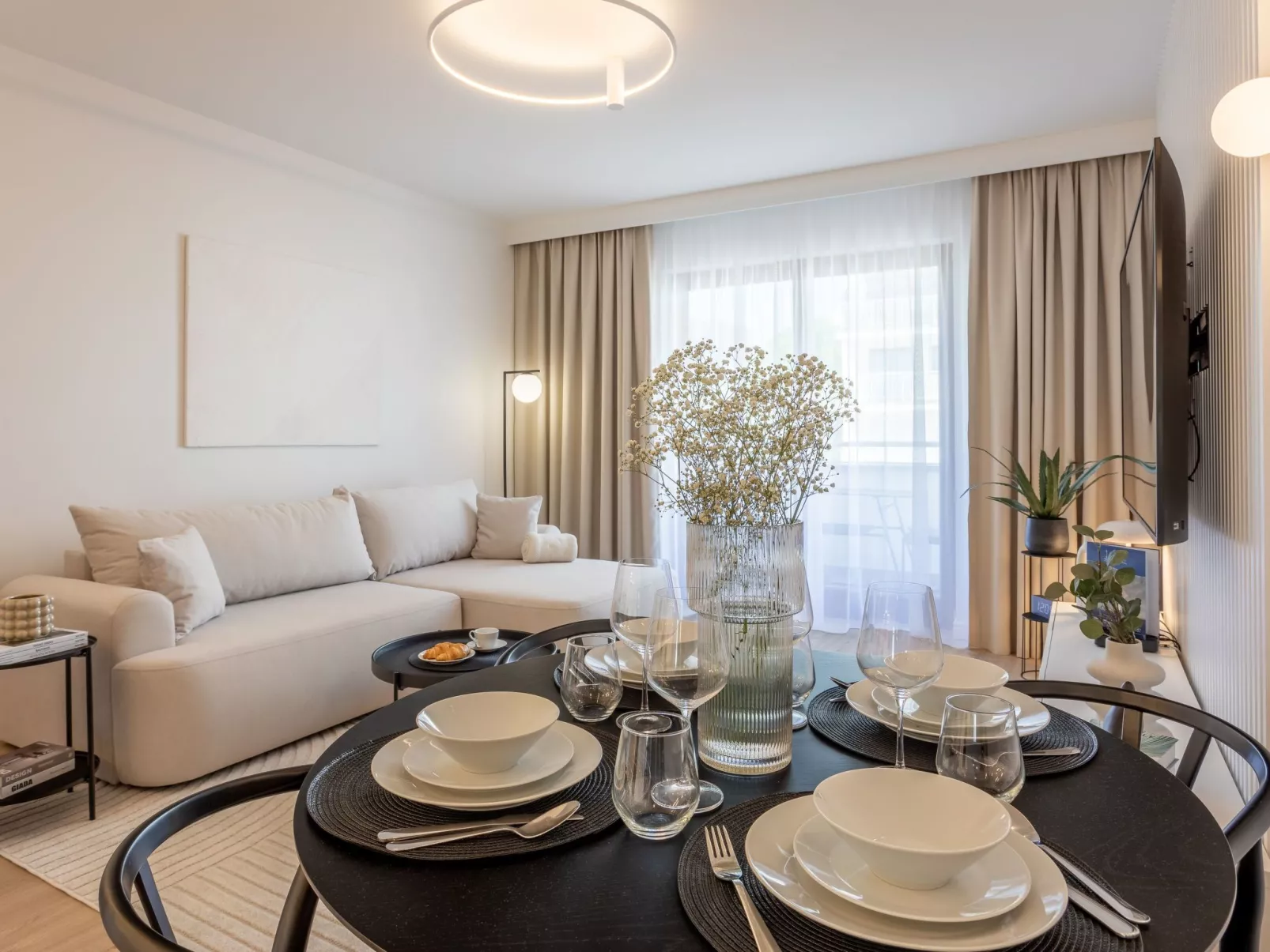 White Space am Meer-Drinnen