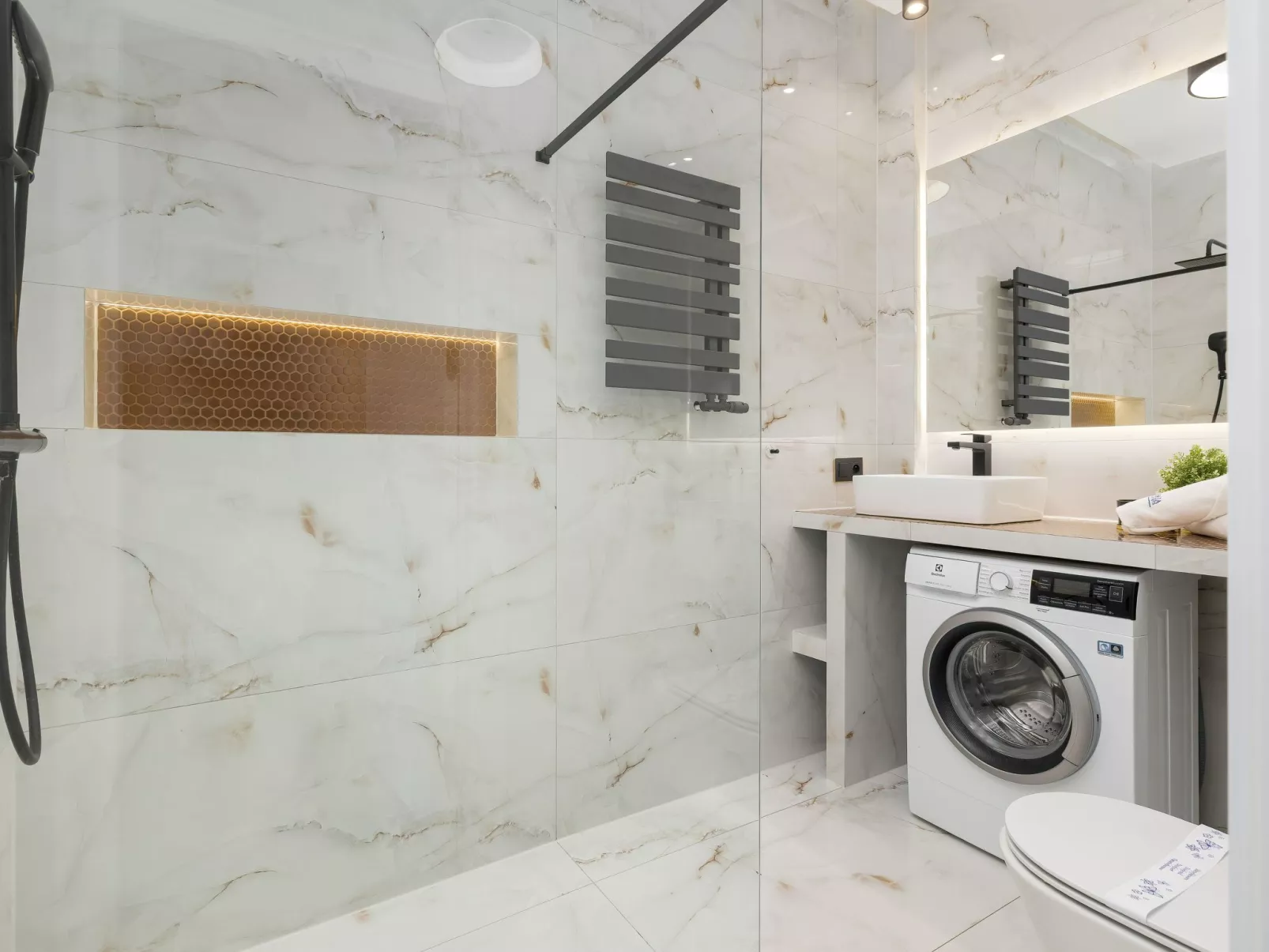 "Platan Tower 113"-Dedans