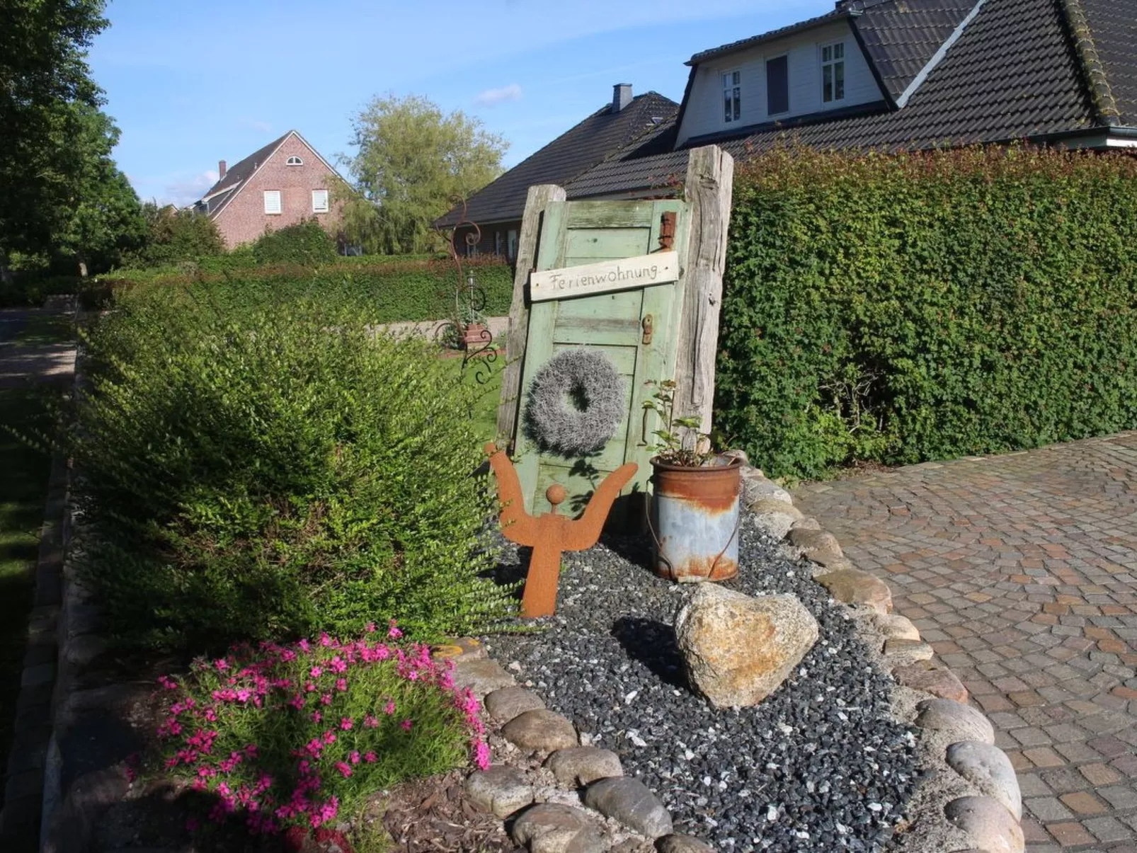 Appartement mit eigenem Garten und Terrasse-Outside