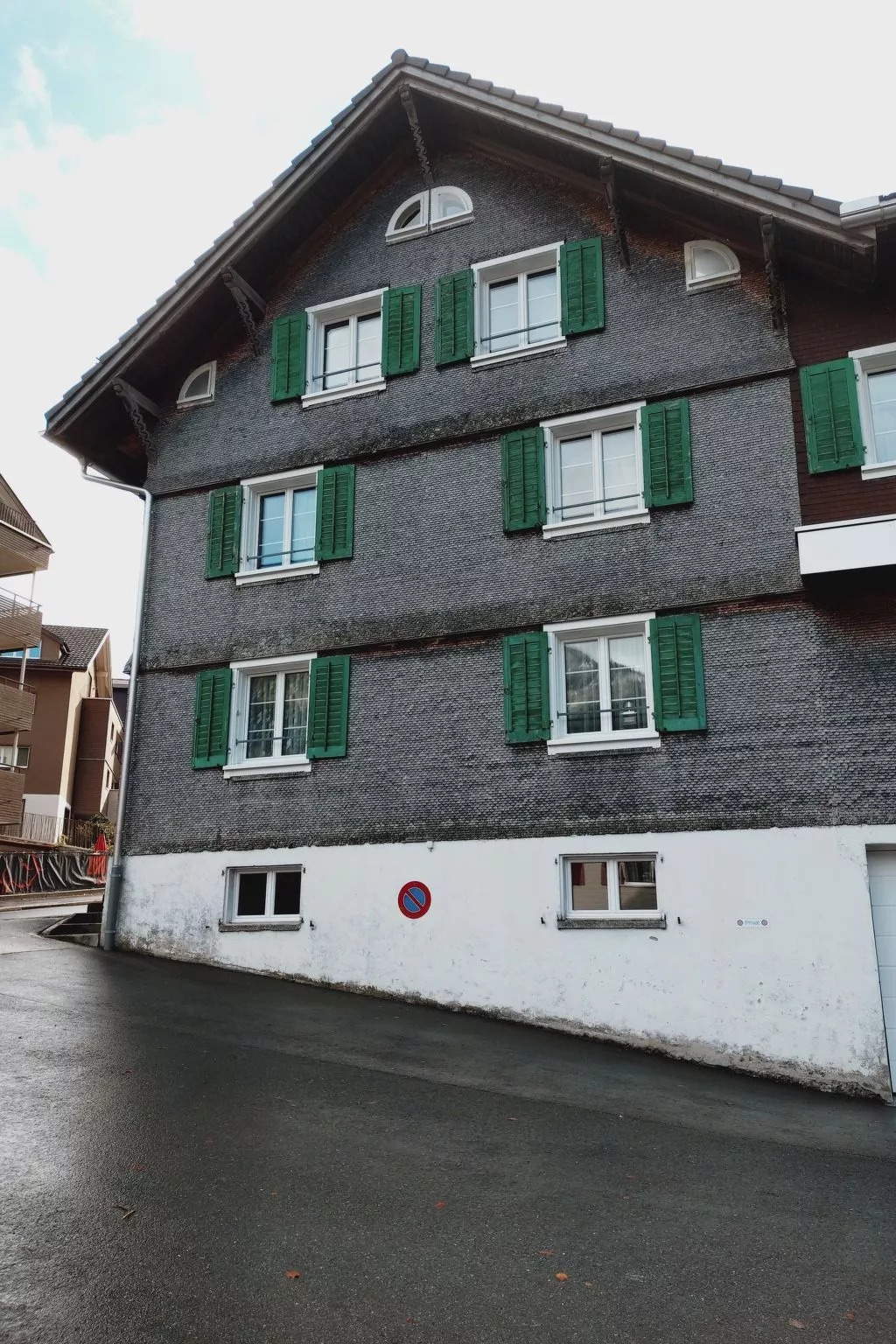 3.5 Zi-DachWohnung-Draußen