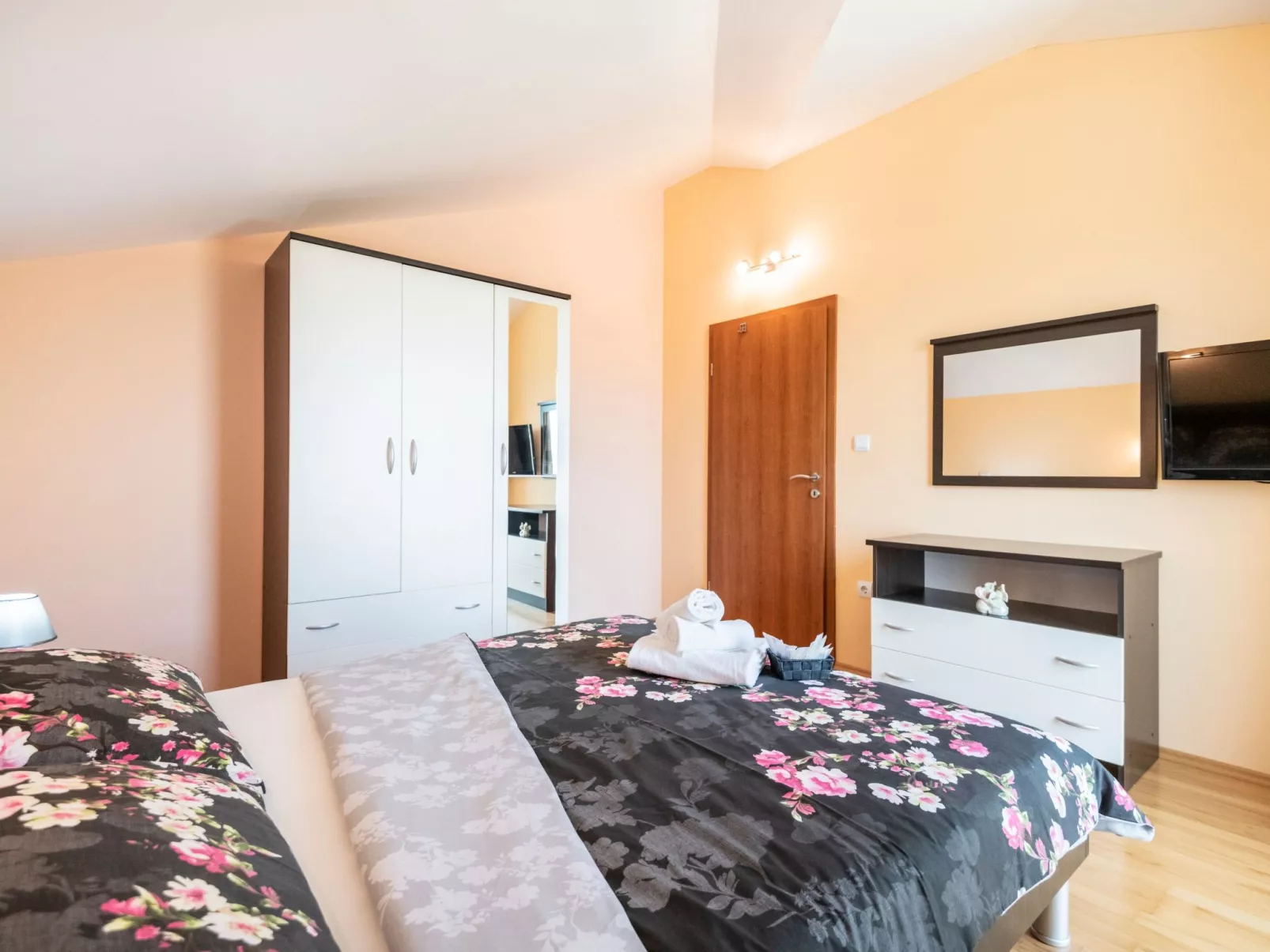 Villa "Mile" mit beheiztem Pool, Grill und Terrasse-Inside