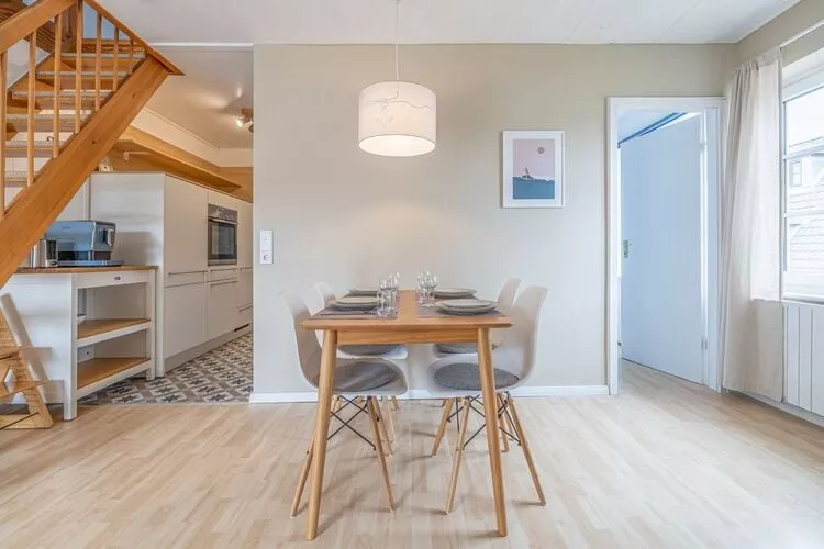 Beachbreak-Dining room