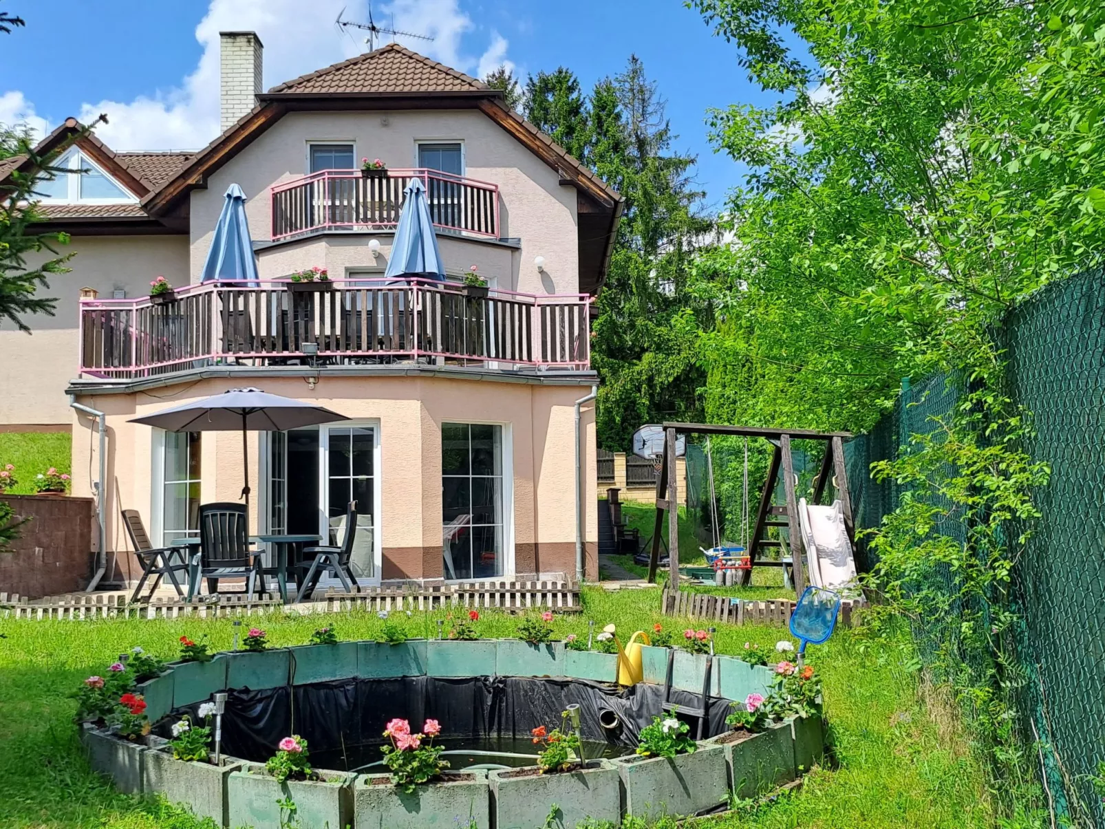 Komfortvilla in Prag, Hallenbad, Whirlpool, Sauna-Draußen