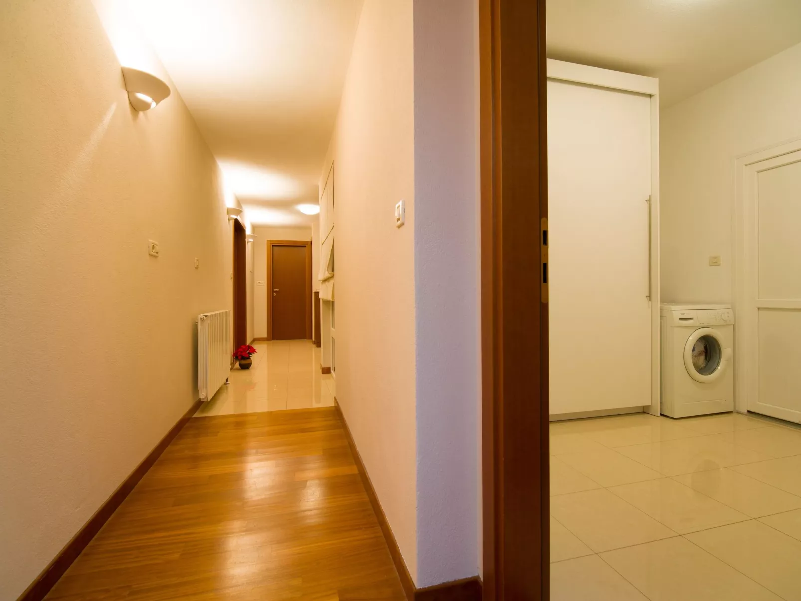 Ferienvilla mit Garten, Grill und Terrasse-Dedans