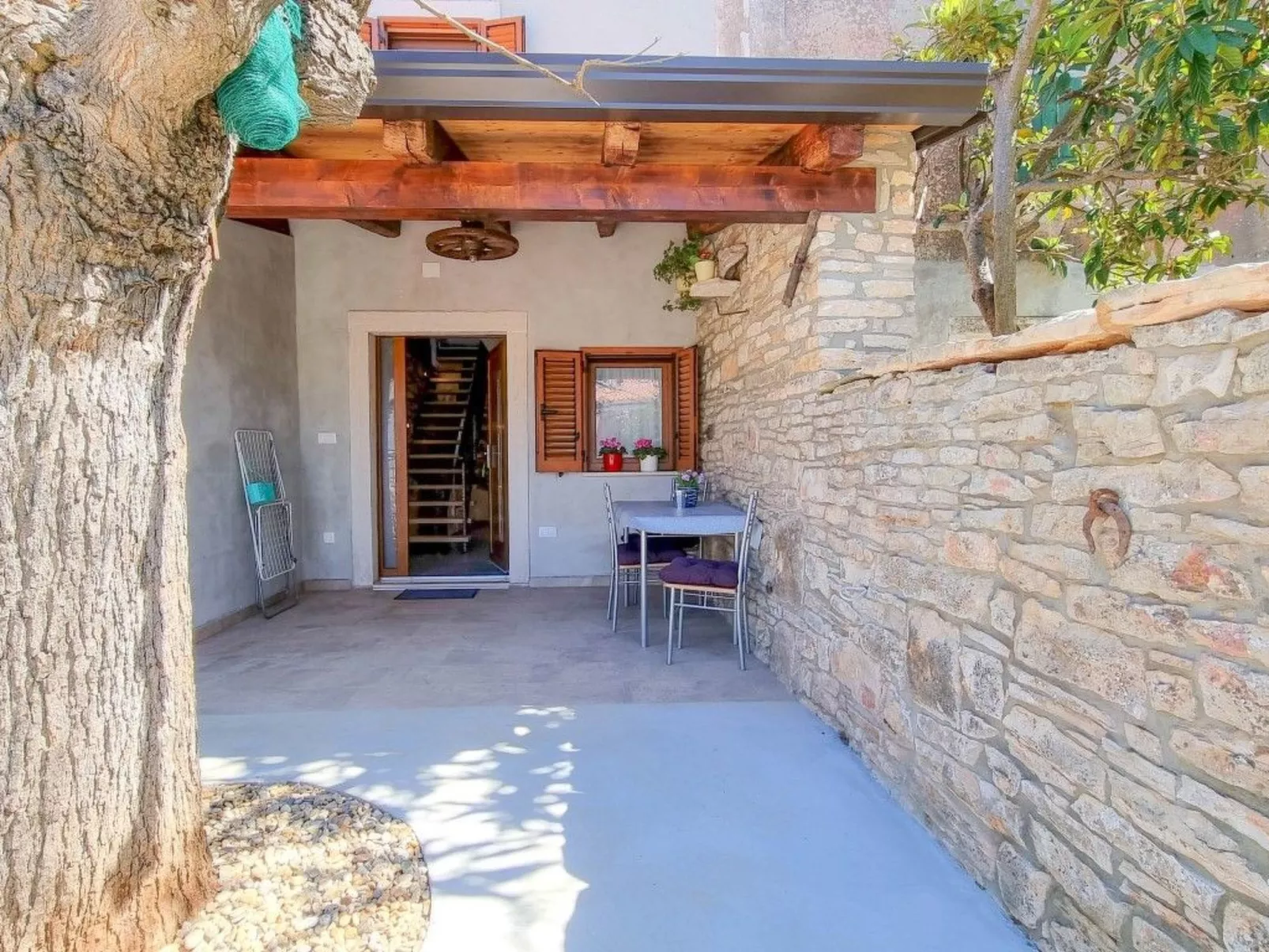 Für 3 Personen ca. 40 m&sup2; in Novigrad, Adriaküste Kroatien (Westküste von I-Outside