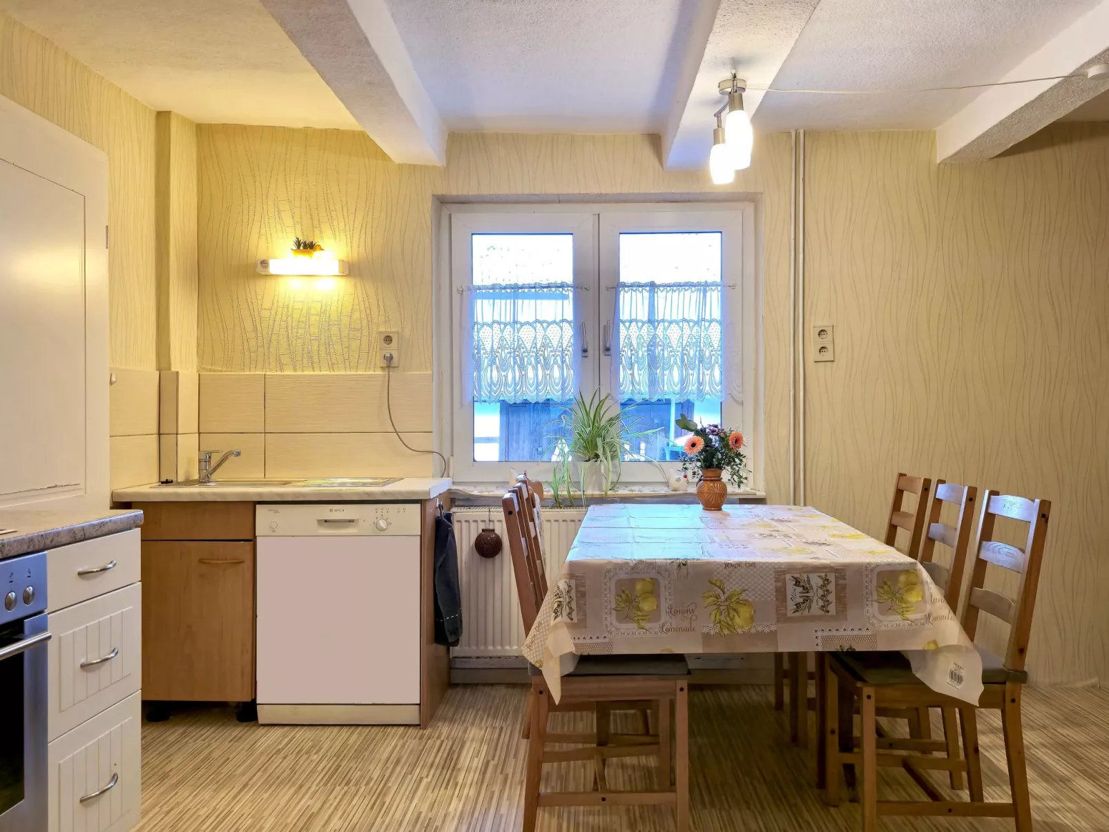 -Hof Südharz , ehemaliger Bauernhof-Drinnen