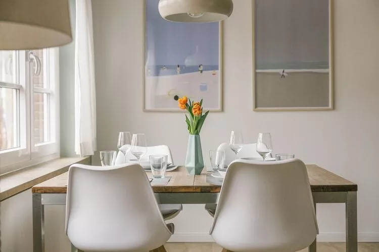 Surfbreak-Dining room