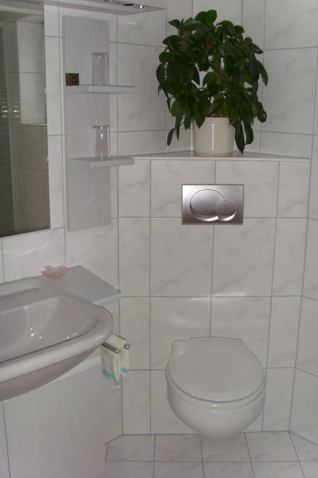 Mit Blick zur Wallfahrtskirche-Inside