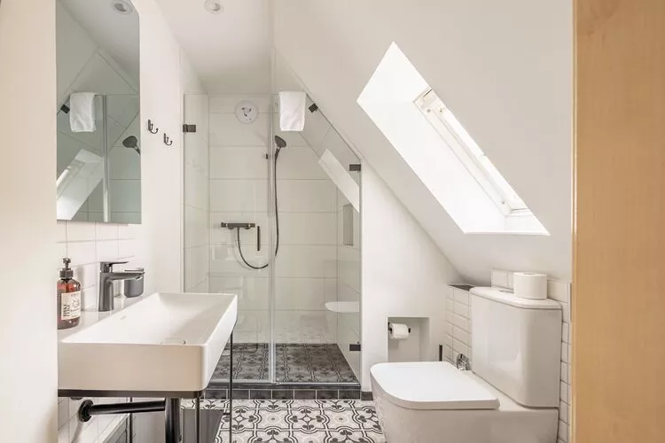 Surfbreak-Bathroom