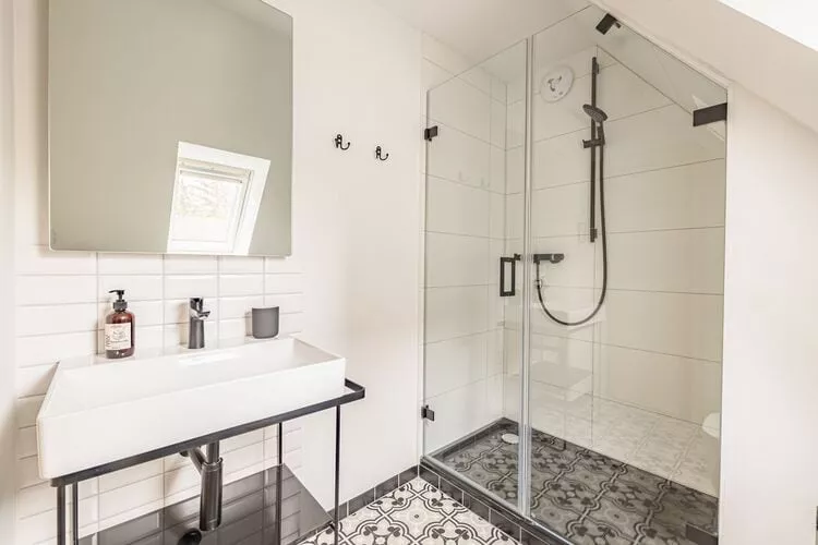 Surfbreak-Bathroom