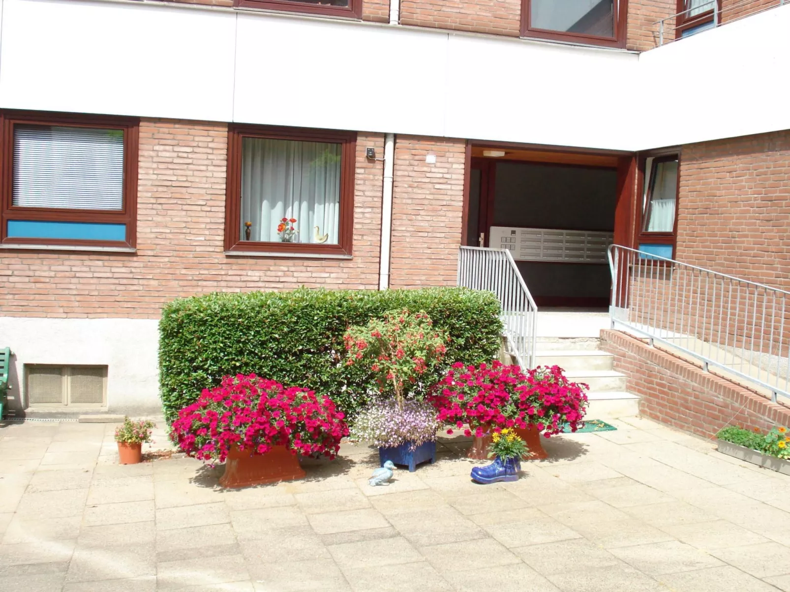 Elbe-Ferienwohnung mit Terrasse nah am Zentrum-Draußen