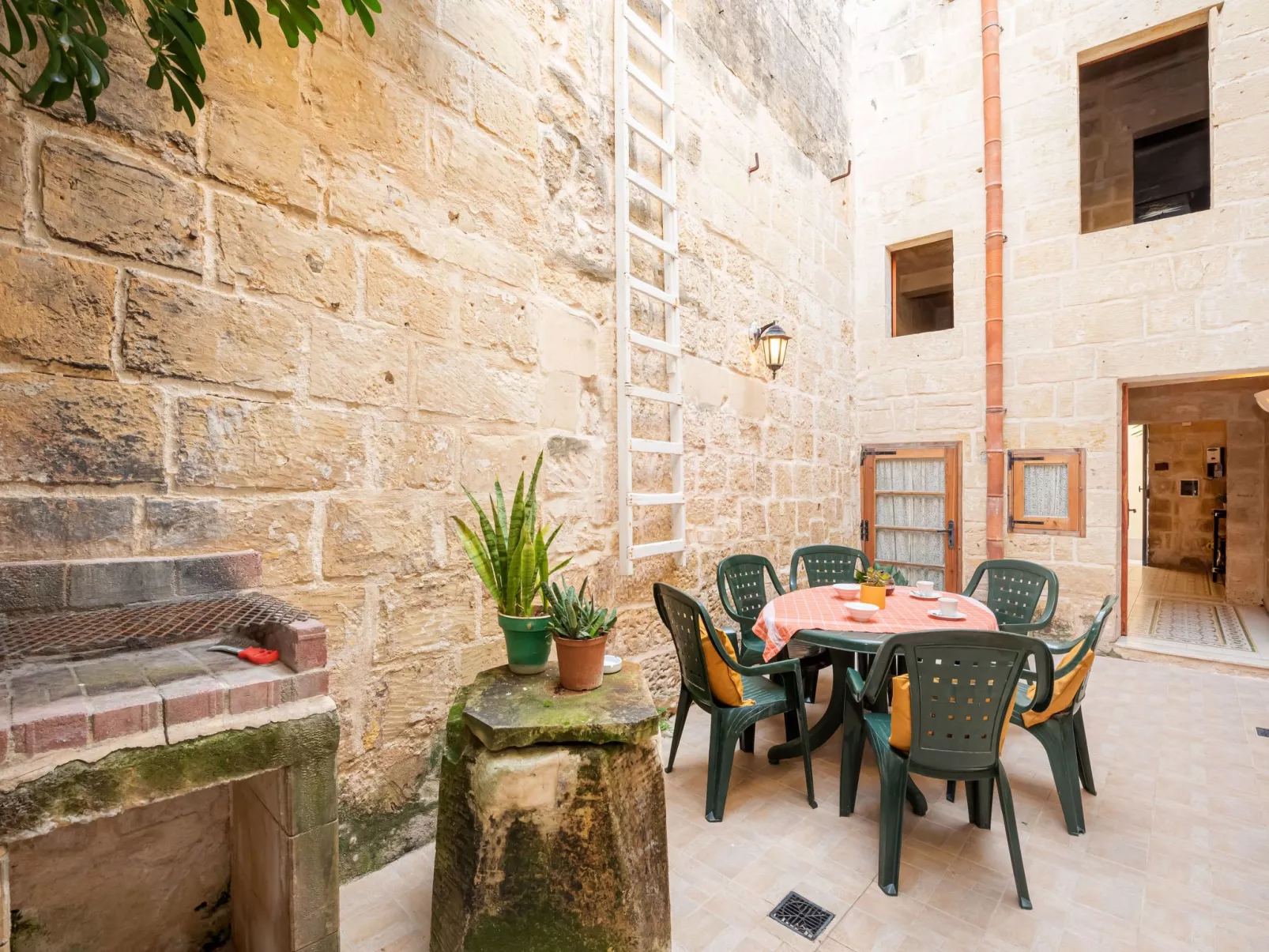"Casa Melita" in der Nähe des mittelalterlichen Mdina-Outside