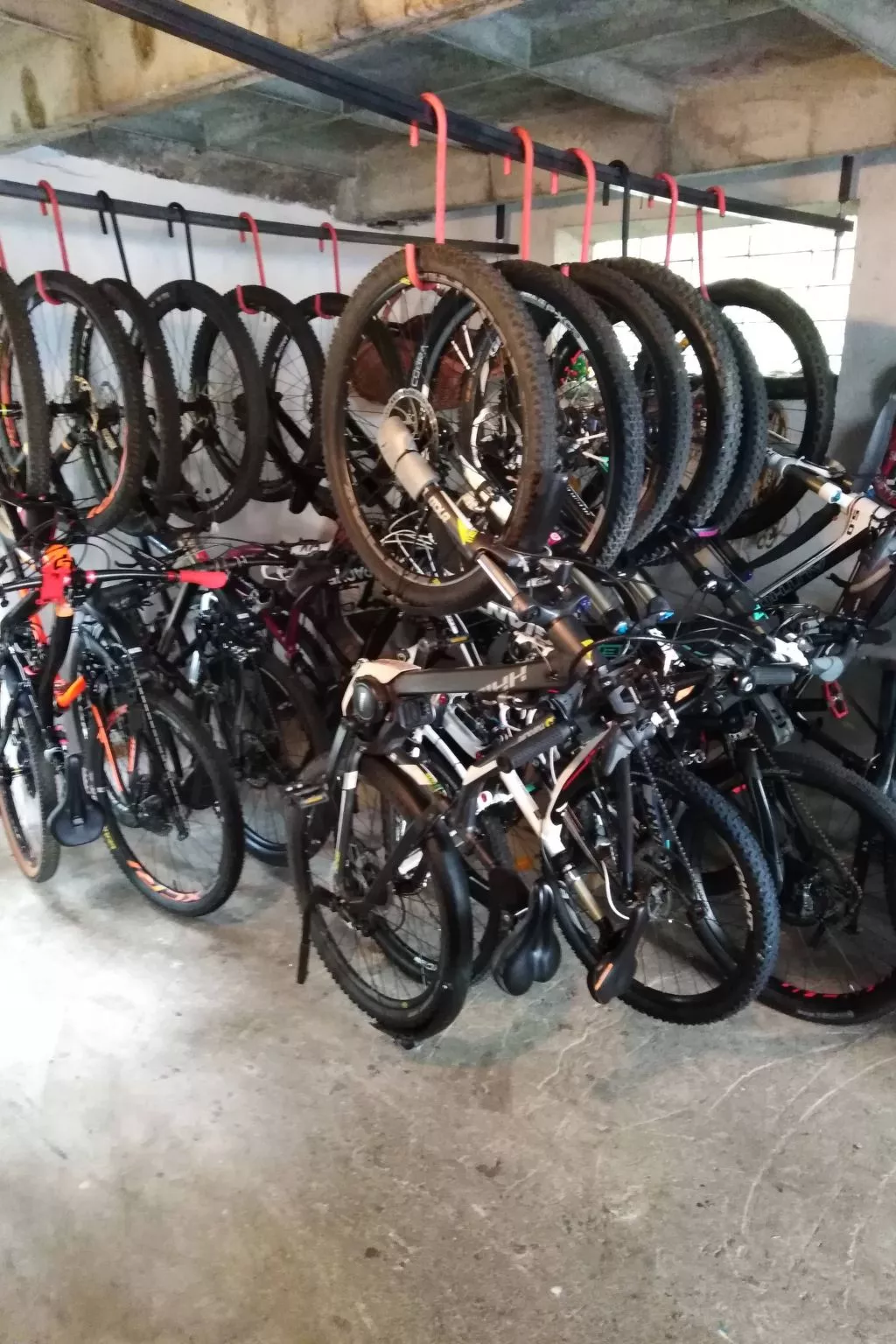 Mit solarbeheiztem Außenpool und Sauna-Drinnen