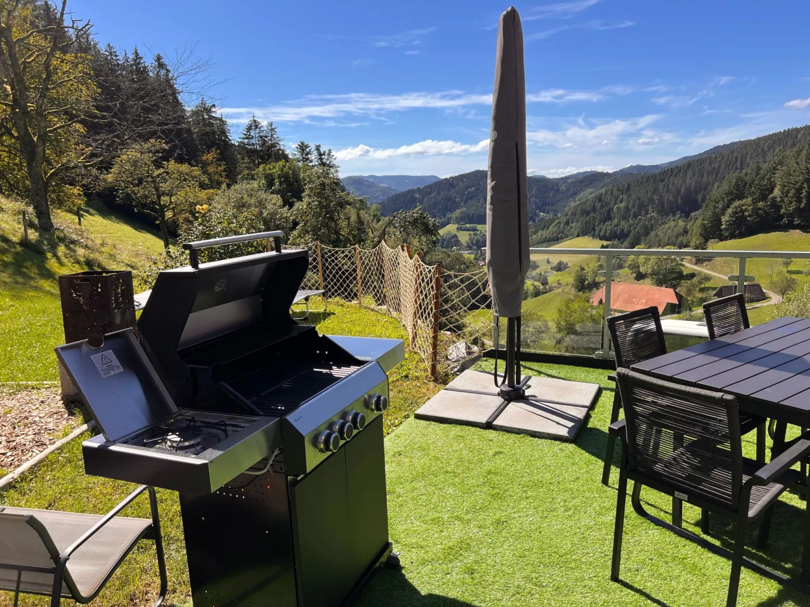 Haus mit Whirlpool, Sauna und Schwarzwaldblick-Outside