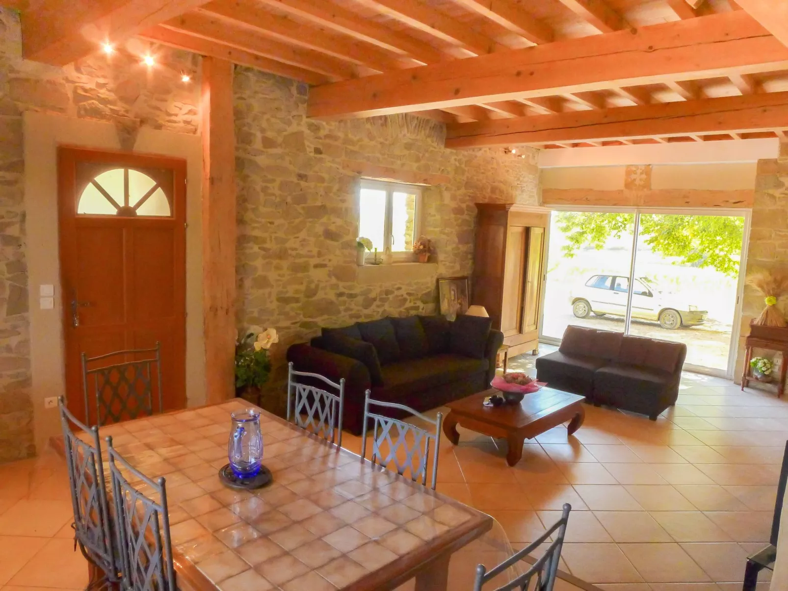 Mit eigenem Pool-Drinnen