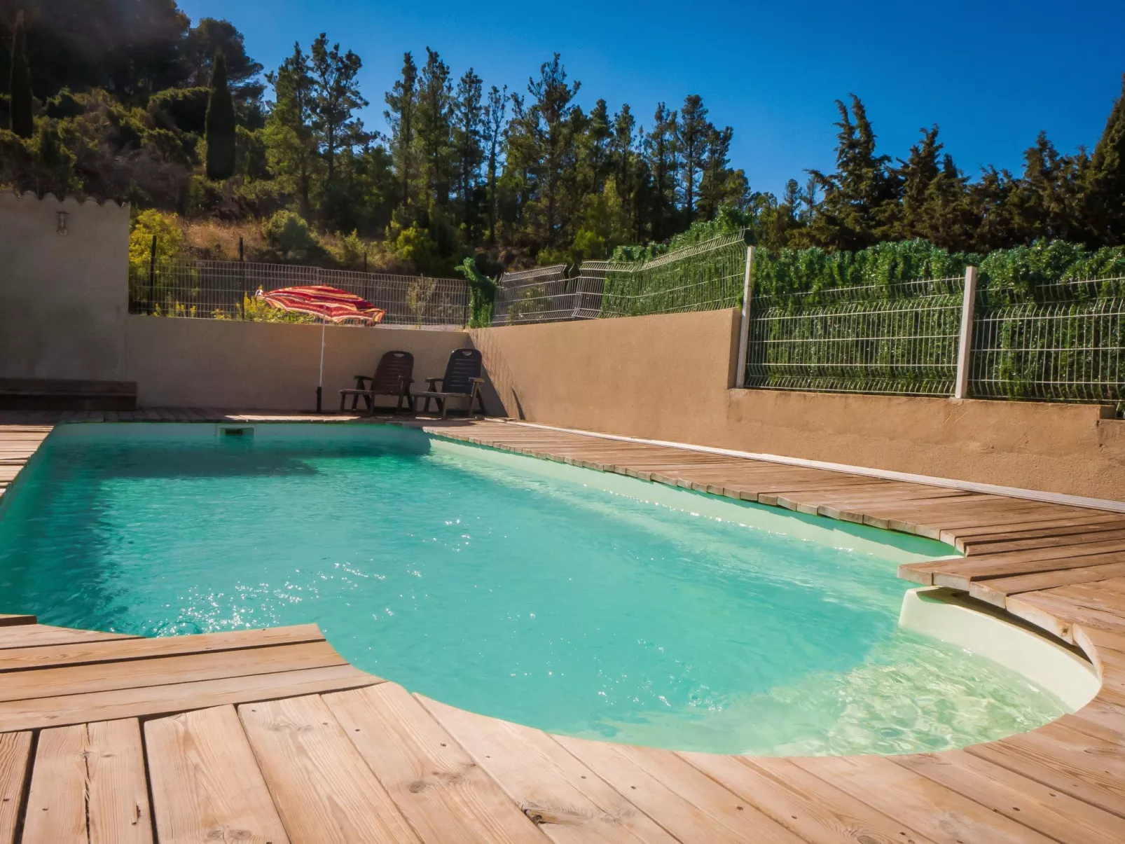 Komfortables Ferienhaus mit Privatpool-Outside