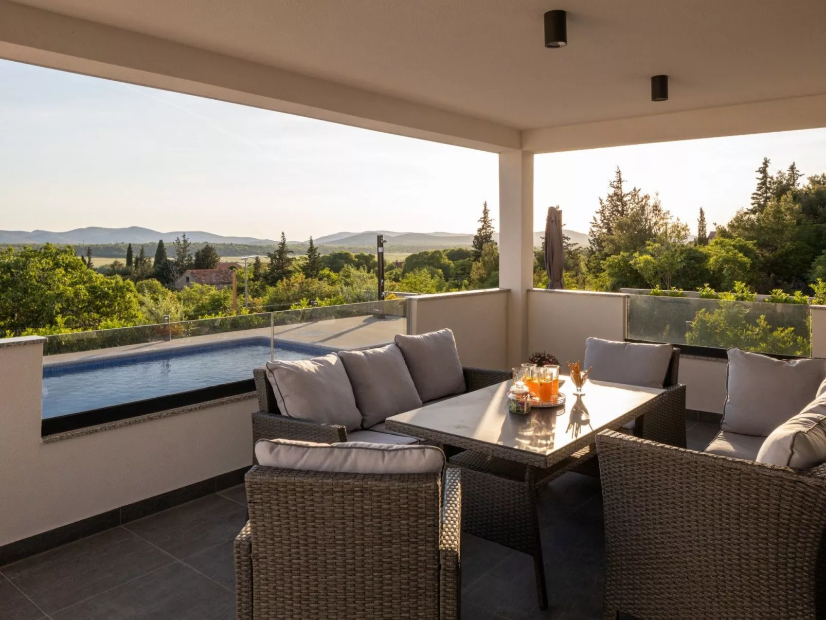 Villa Bura mit Pool und tollem Ausblick-Dedans