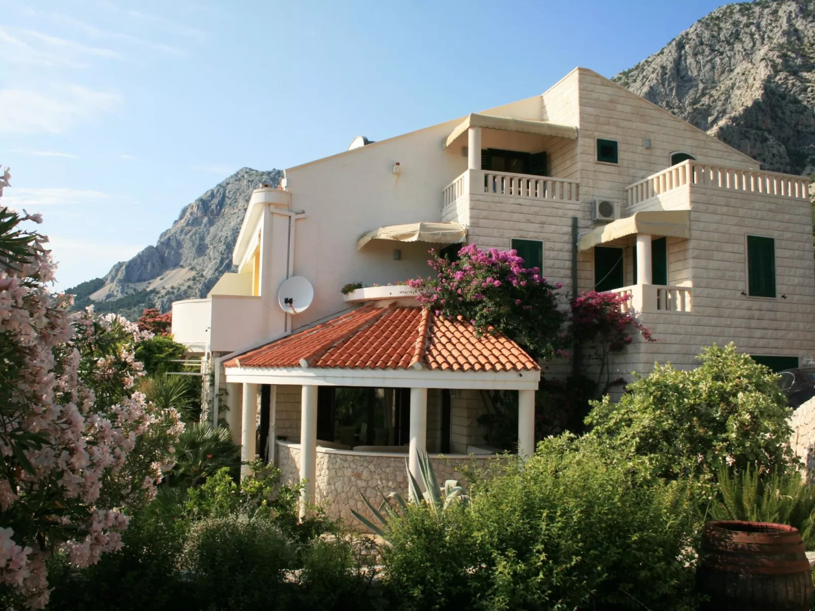 Villa Margitta mit Pool, Tennisplatz und Meerblick-Outside