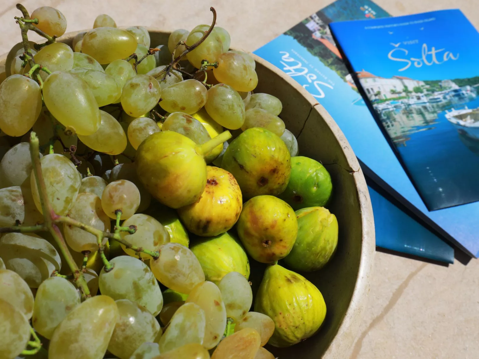 Kleines Steinhaus in einem ruhigen Ort auf der Insel Solta-Draußen
