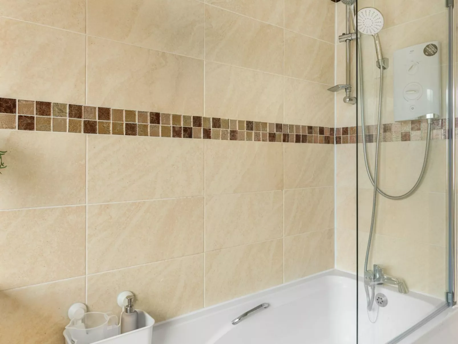 "3-Bett-Haus mit Parkplatz und Büro"-Image-tags.info