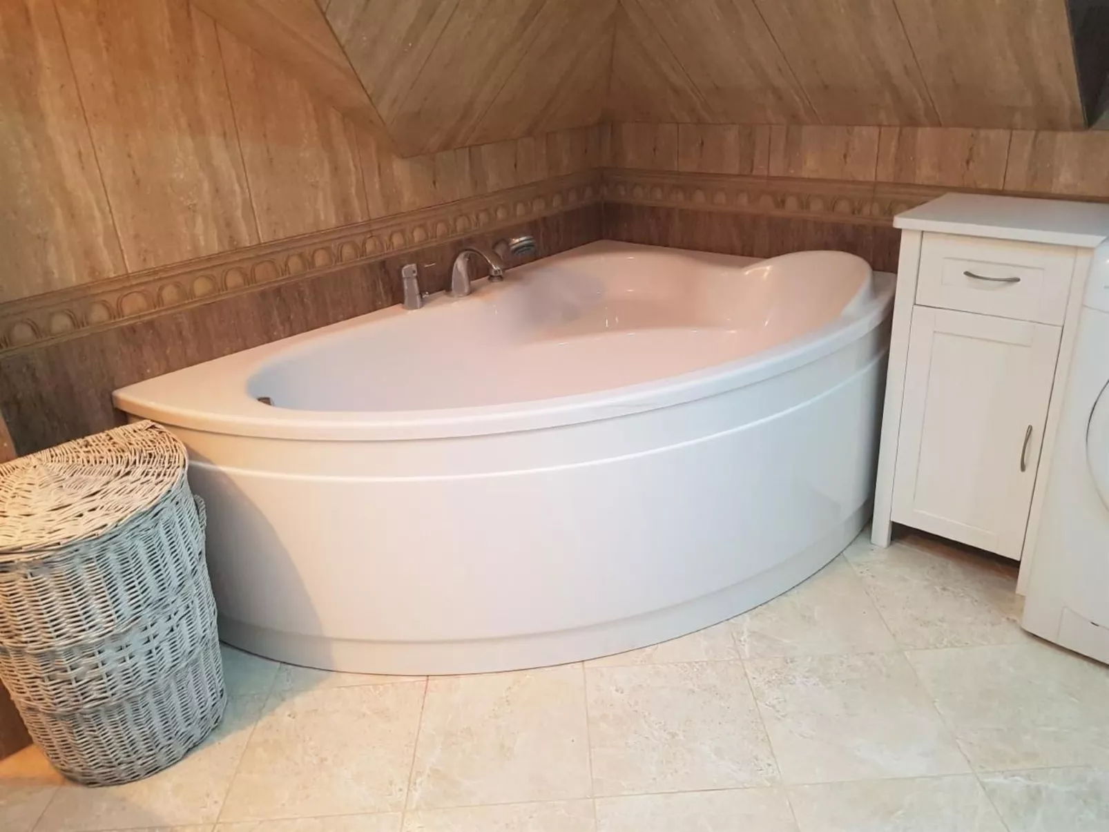 Magnolienhaus mit Sauna und Jacuzzi-Image-tags.info