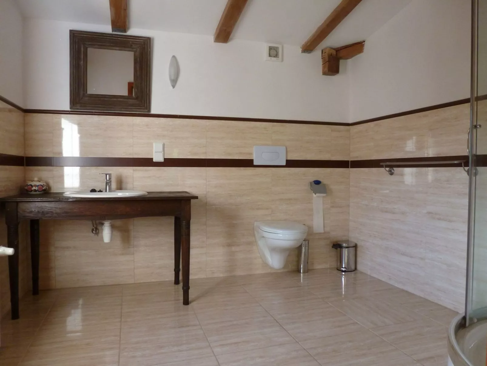 Für eine große Familie oder eine Gruppe von Freunden-Inside