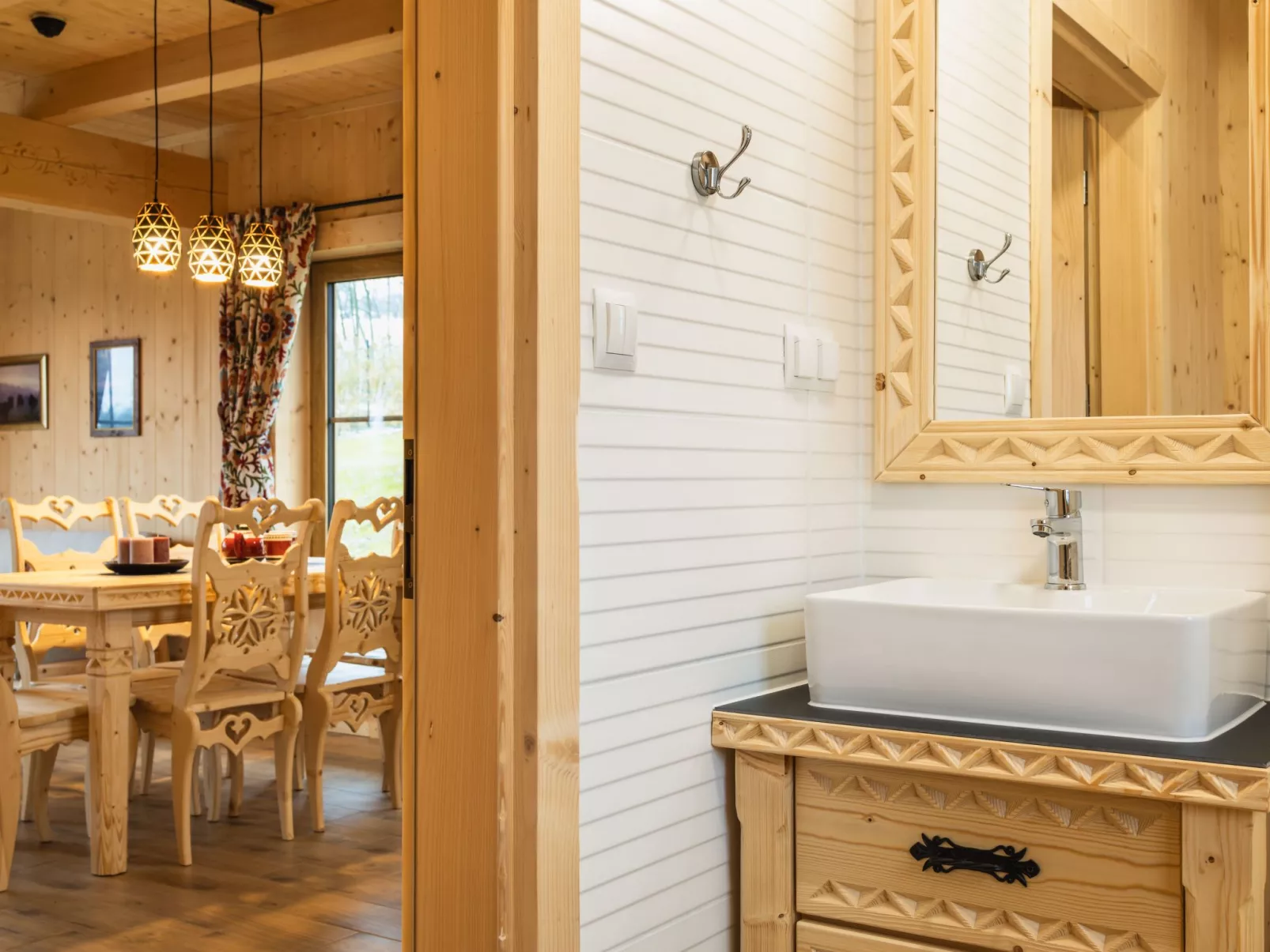 Krokus Tal Dorf unter der Tatra-Drinnen