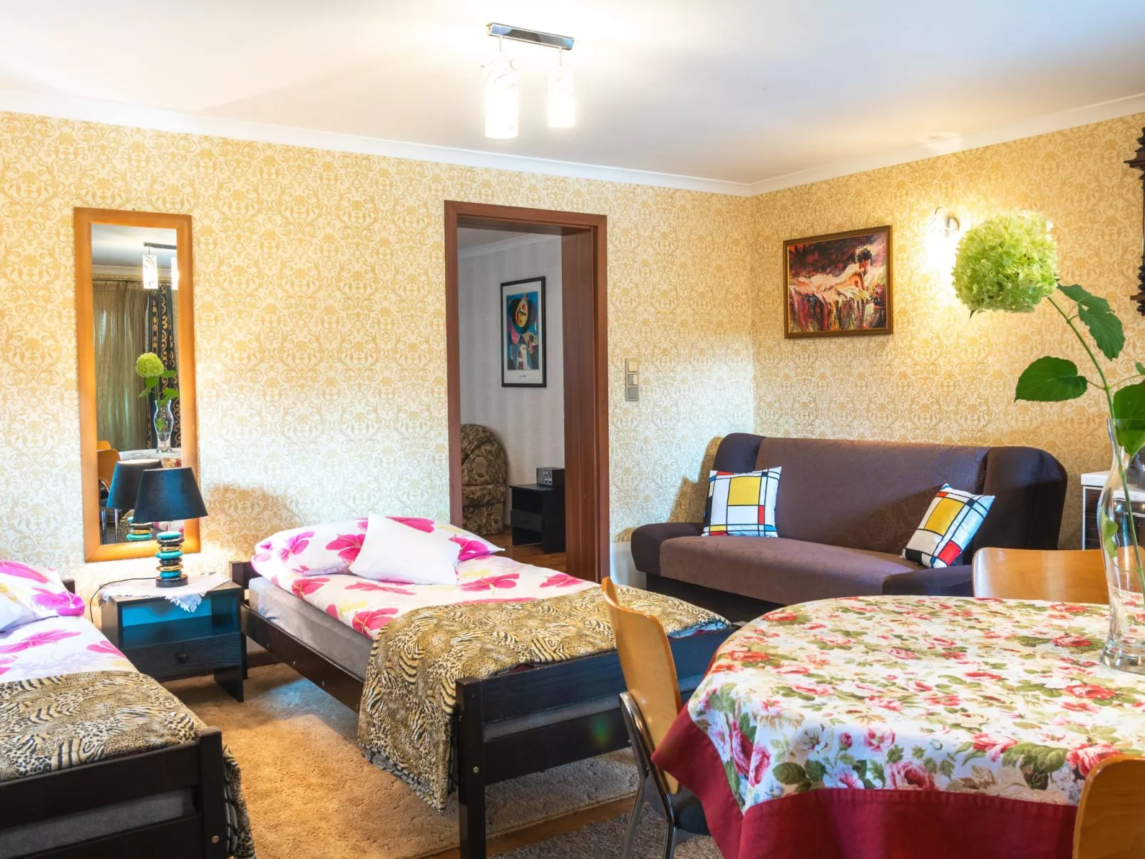 Wohnung mit Terrasse, Garten und Grill-Inside