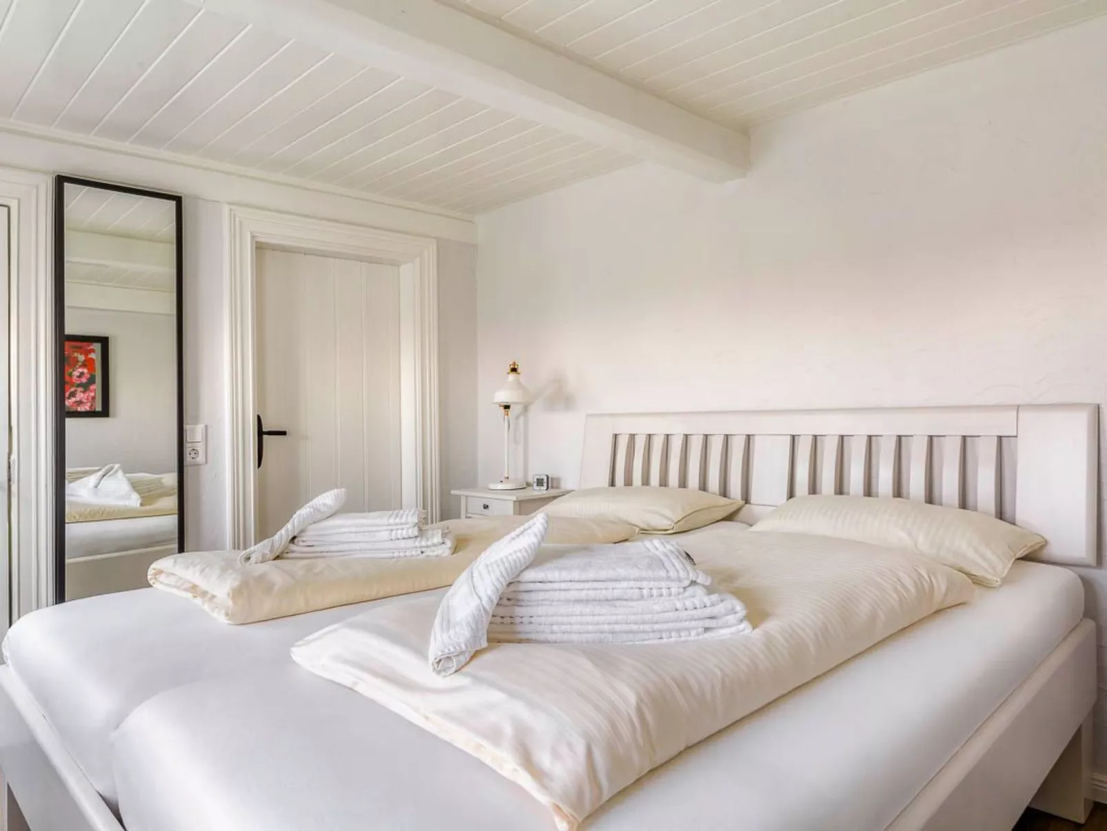 Reetdachhaus inmitten von Wiesen und Feldern-Dedans