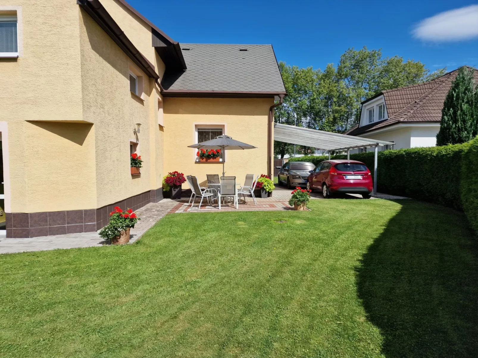 Mit Garten und Pools-Image-tags.info