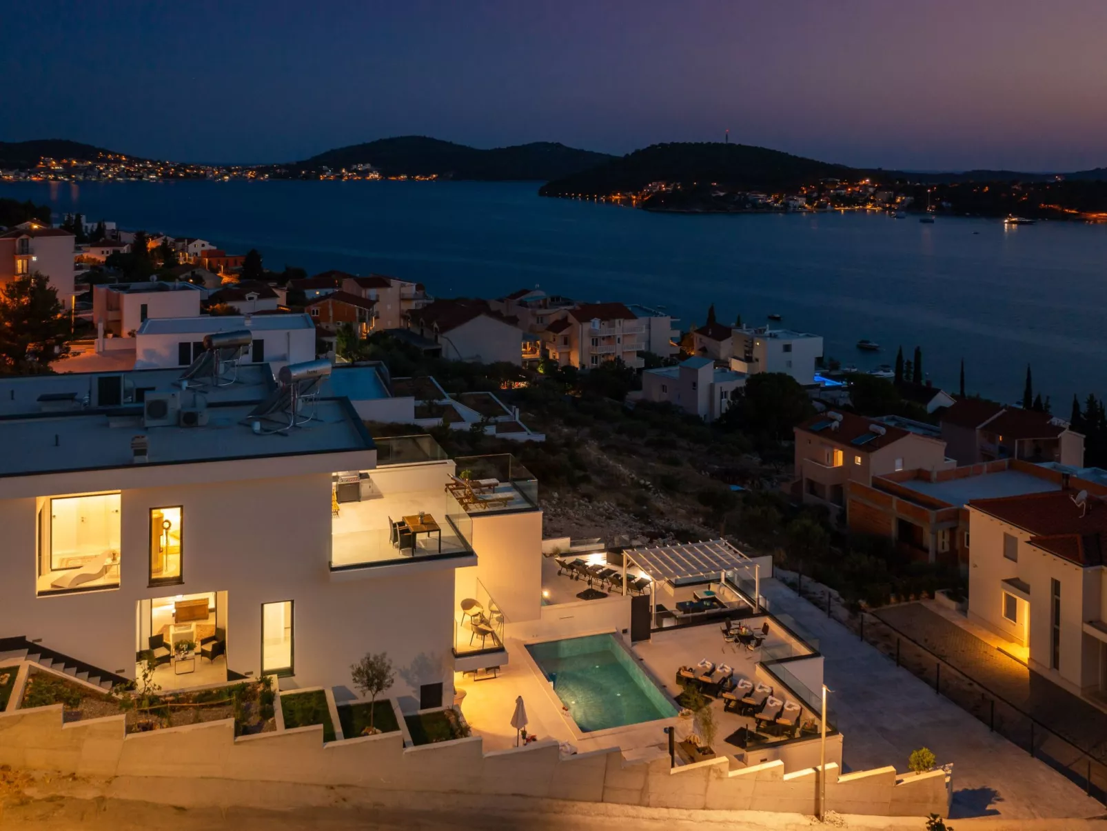 In Dvornica mit Privatem Pool-Outside