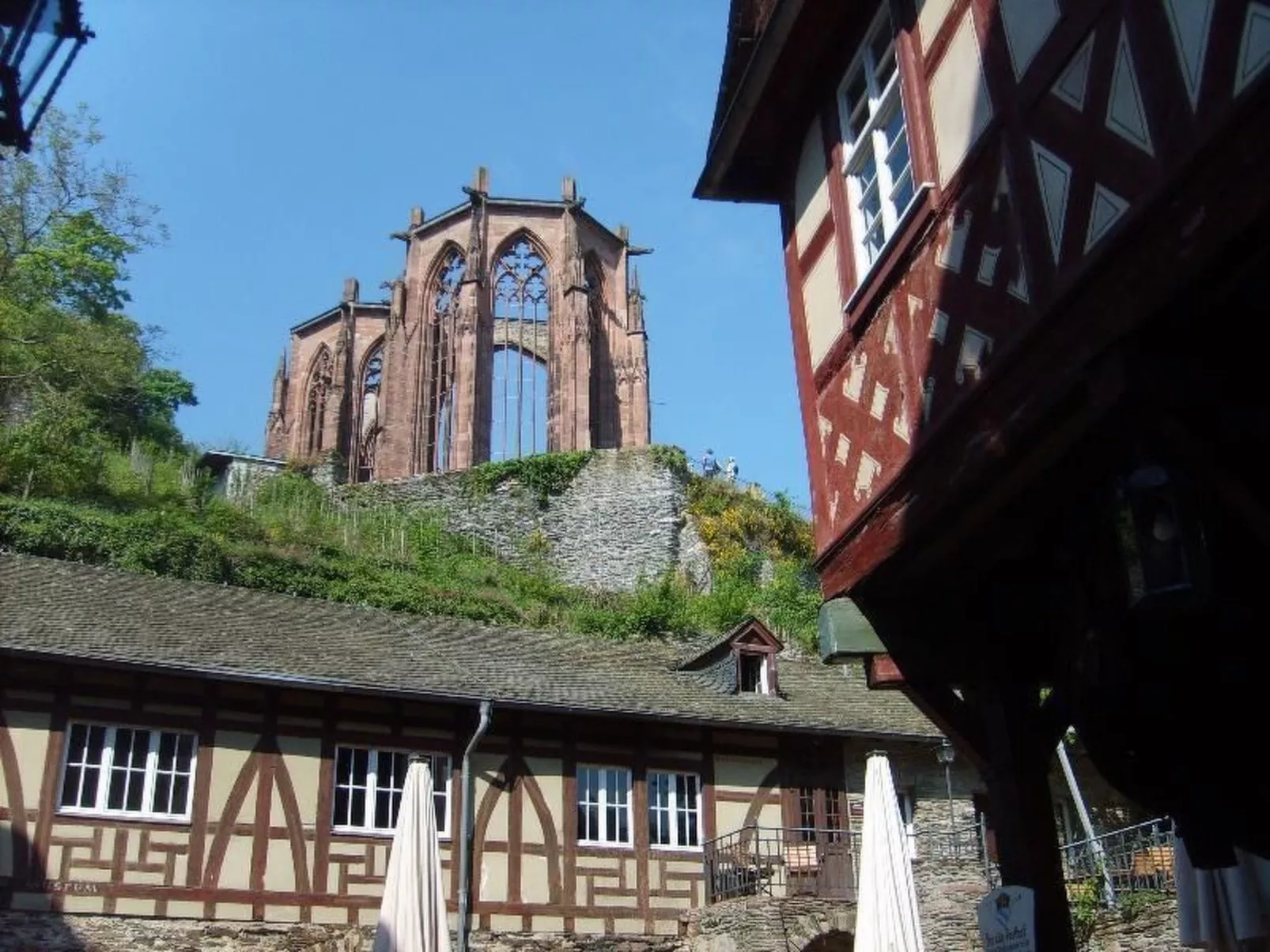 Mit Balkon und Rheinblick-Draußen