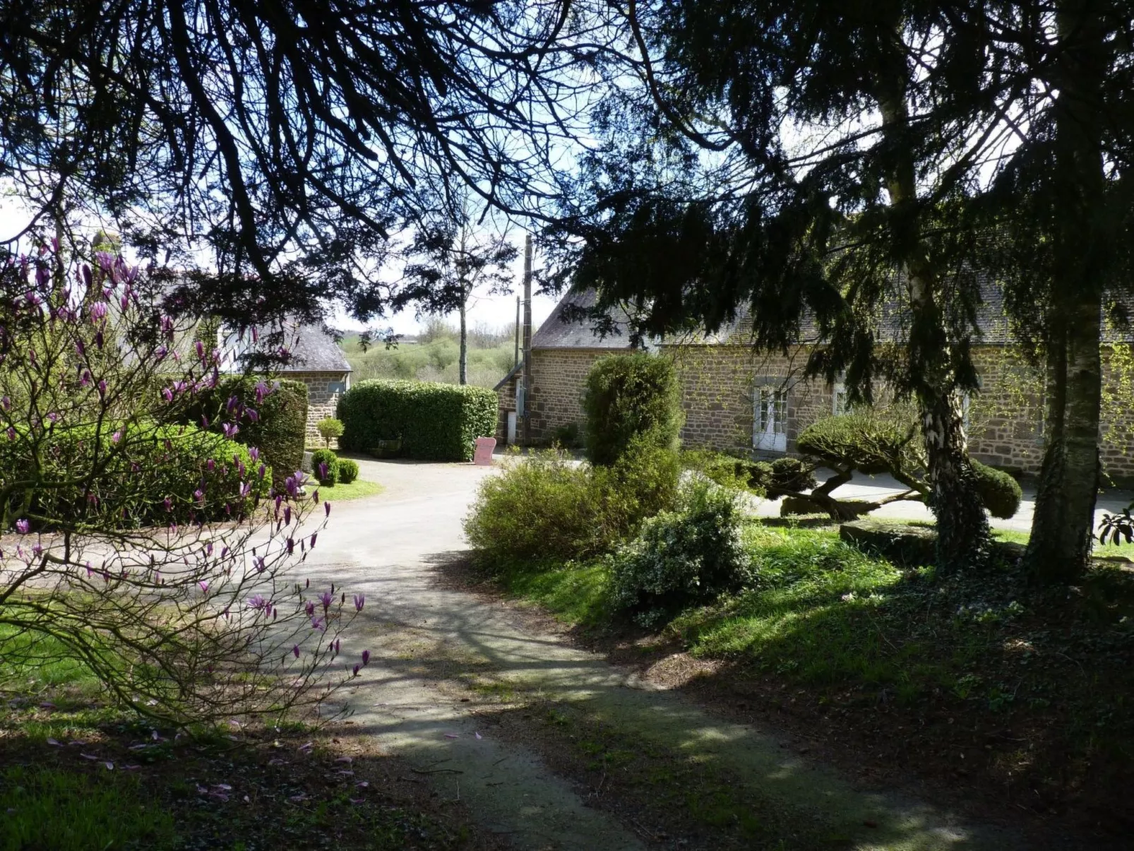 Manoir du Vaugarny in Saint-Étienne-en-Coglès-Outside