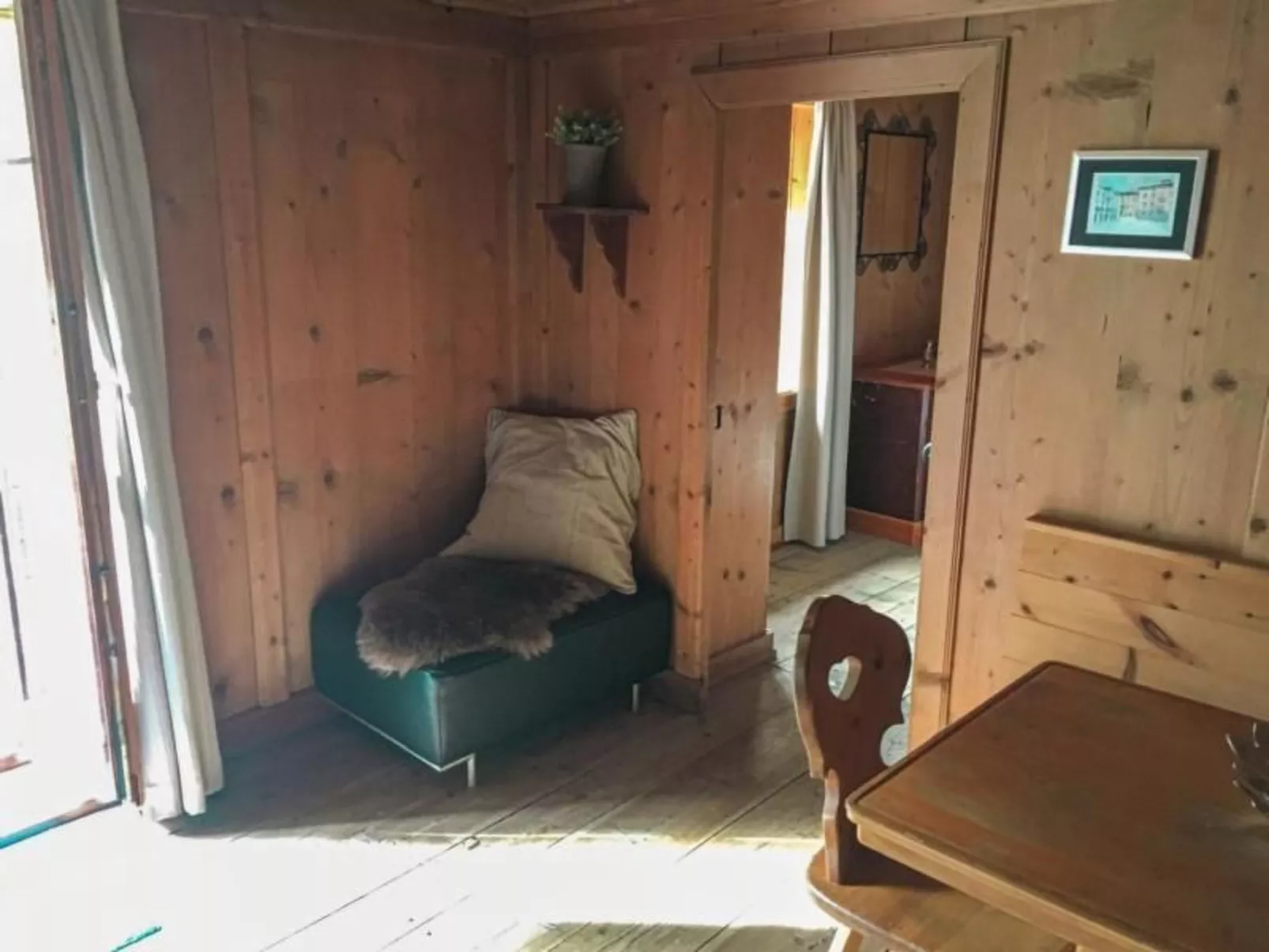 Maiensäss 5.5 Zi. freistehend und romantisch-Drinnen