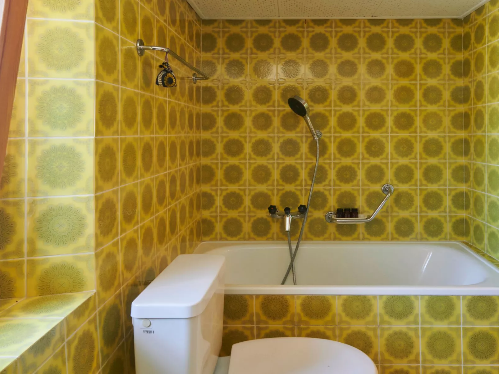 Waterfall House-Dedans