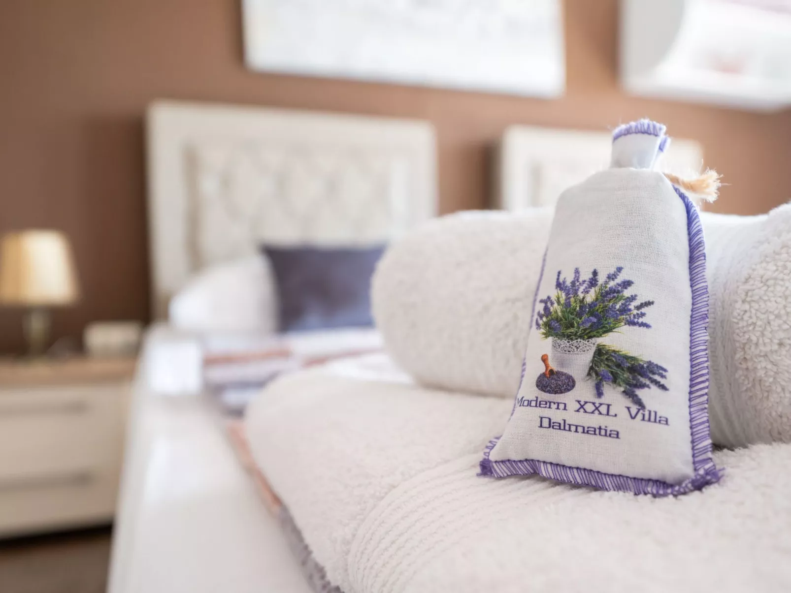 Schöne Villa in einem friedlichen und ruhigen Dorf-Image-tags.info