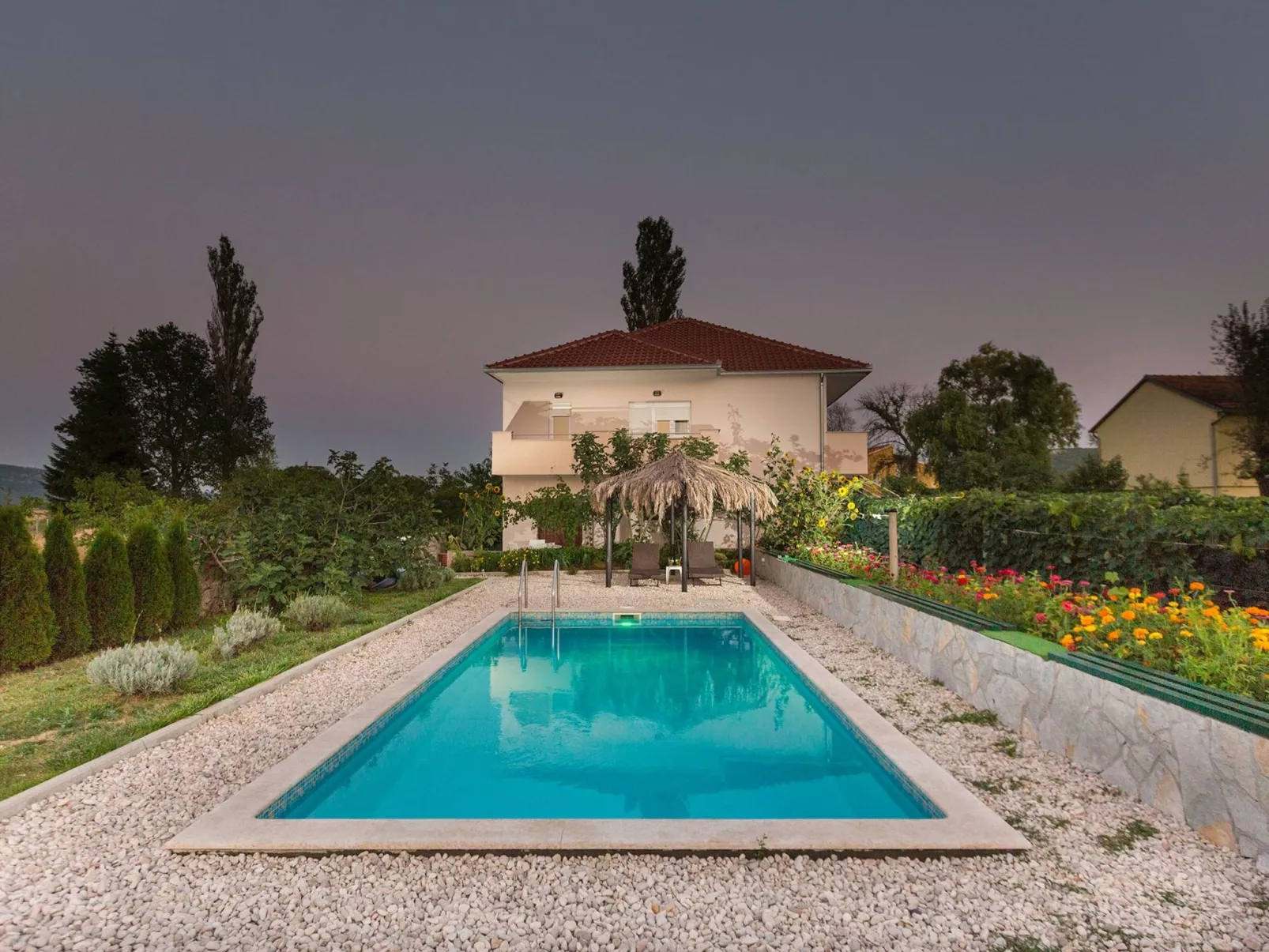 Villa "Sonnenblume" mit eigenem Garten und Grill-Outside