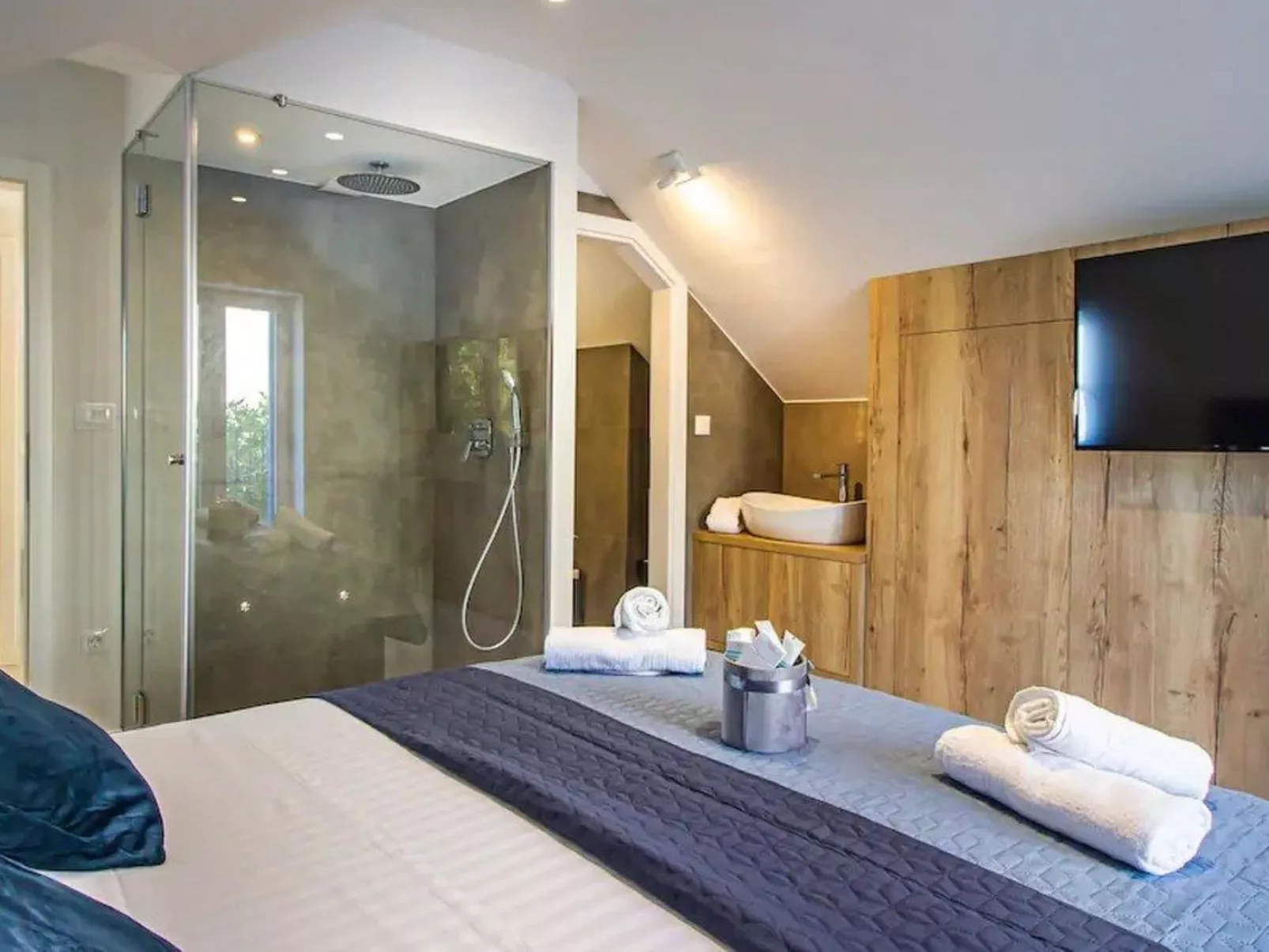Incredibly beautiful Stone House Villa Lota - Inside
