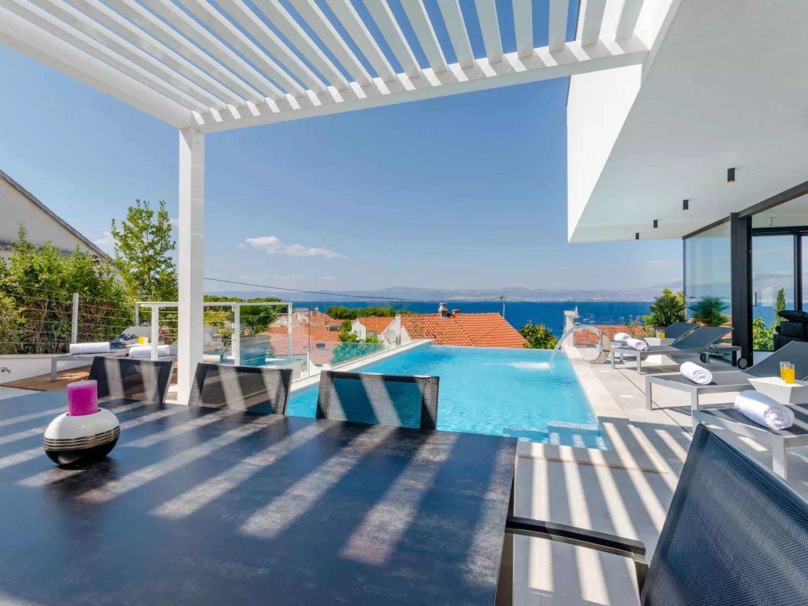 Tolles Ferienhaus in Sutivan mit Privatem Pool-Outside