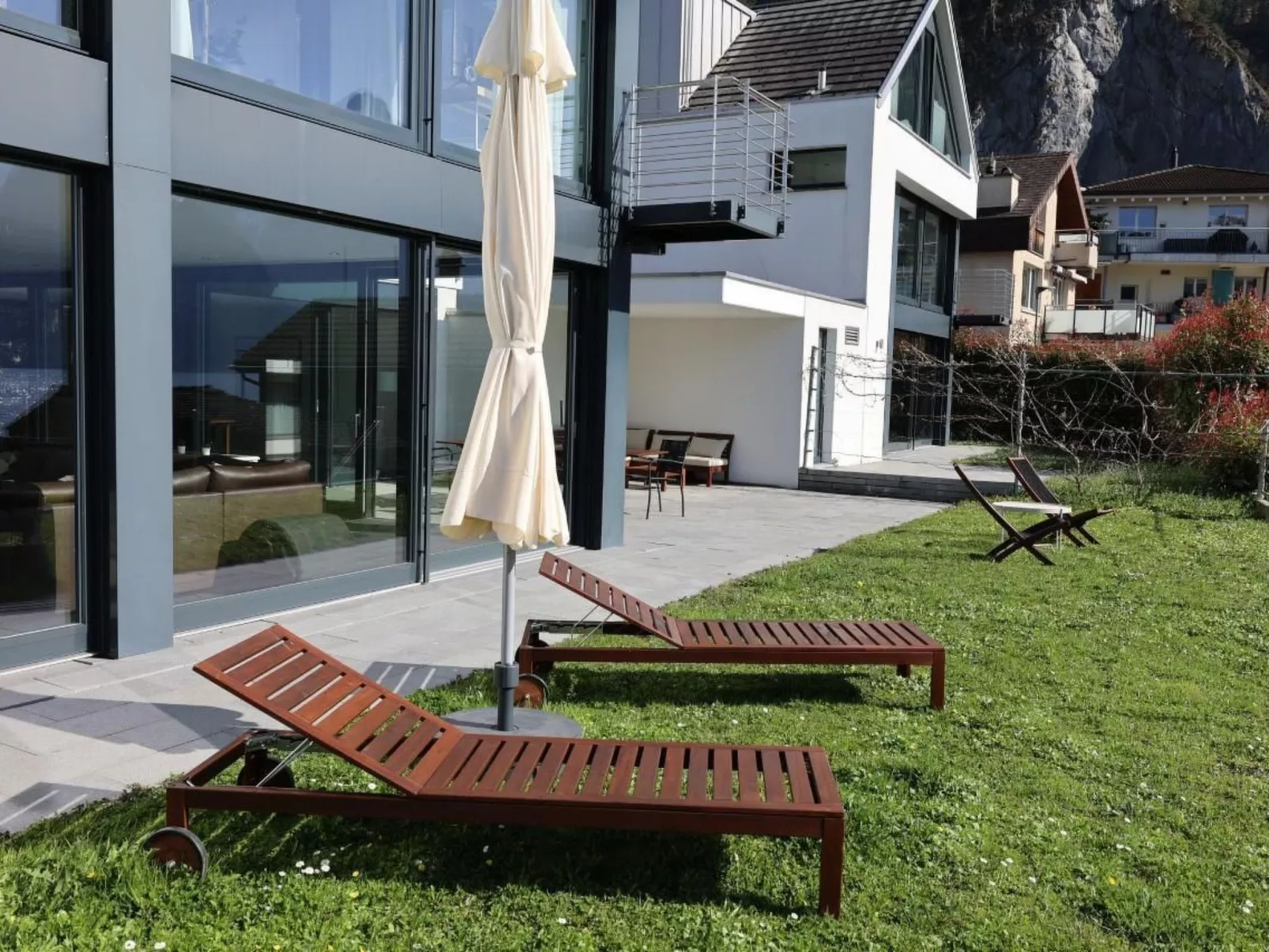 Villa am See-Draußen