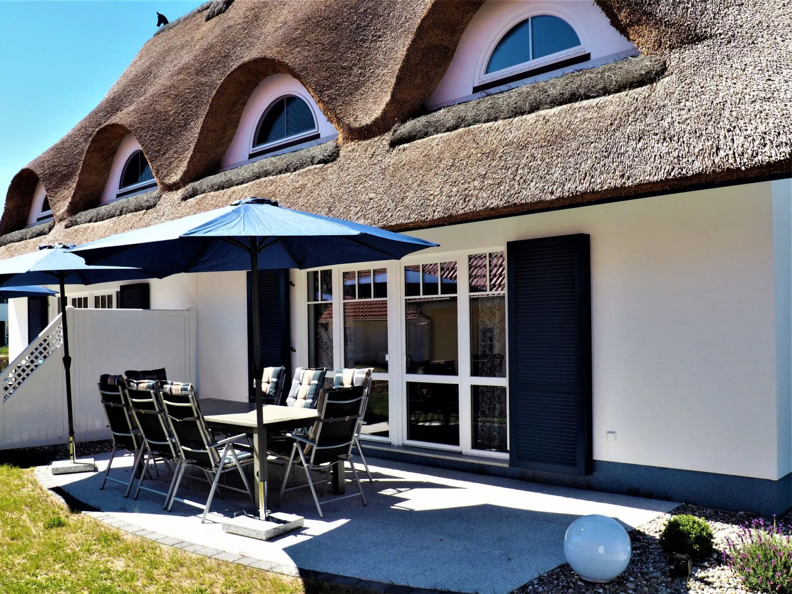 Traumhafte Reetdach-Doppelhaushälfte mit Garten-Image-tags.info