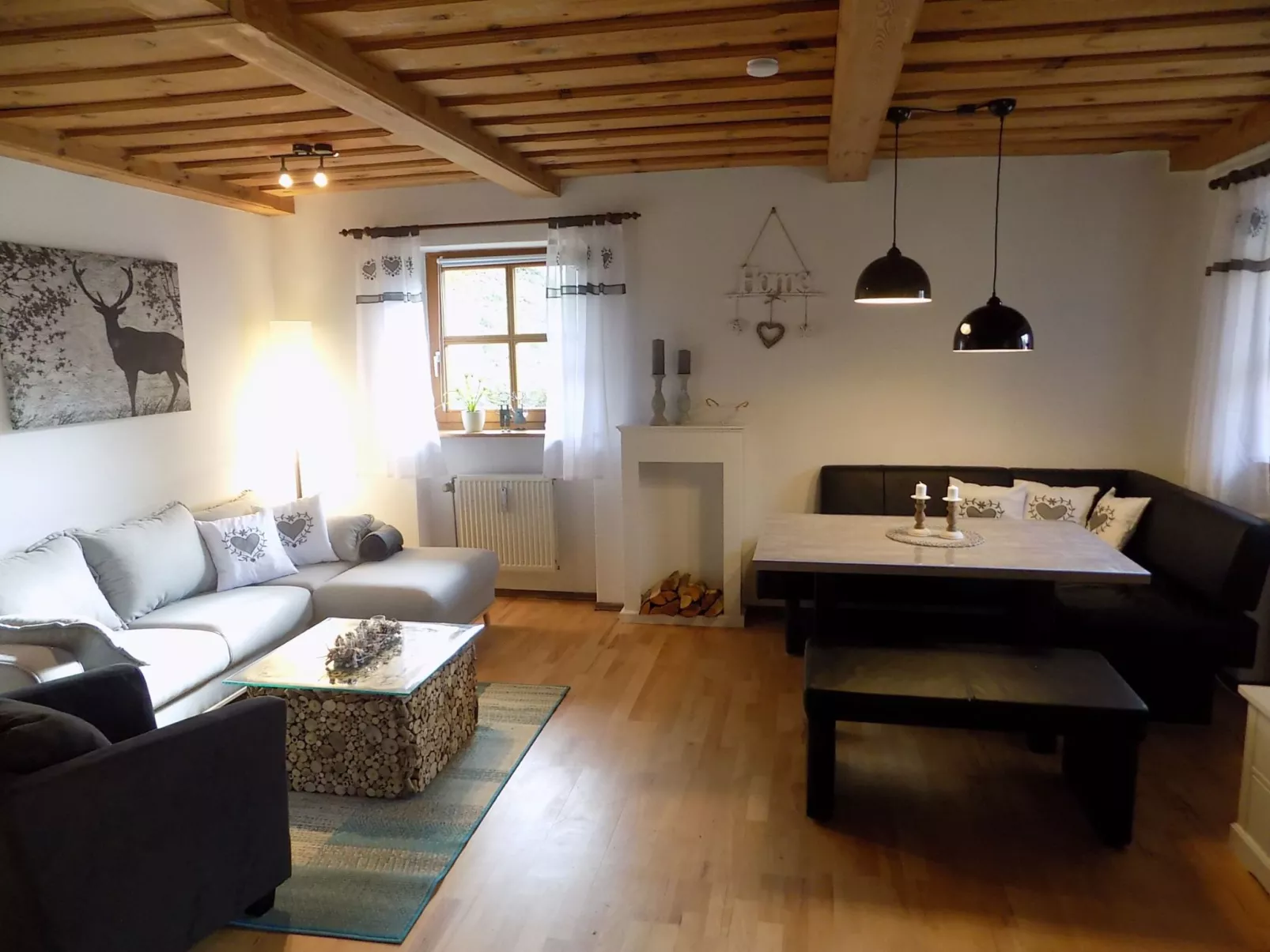 Wohnung mit möblierter Terrasse und Waldblick